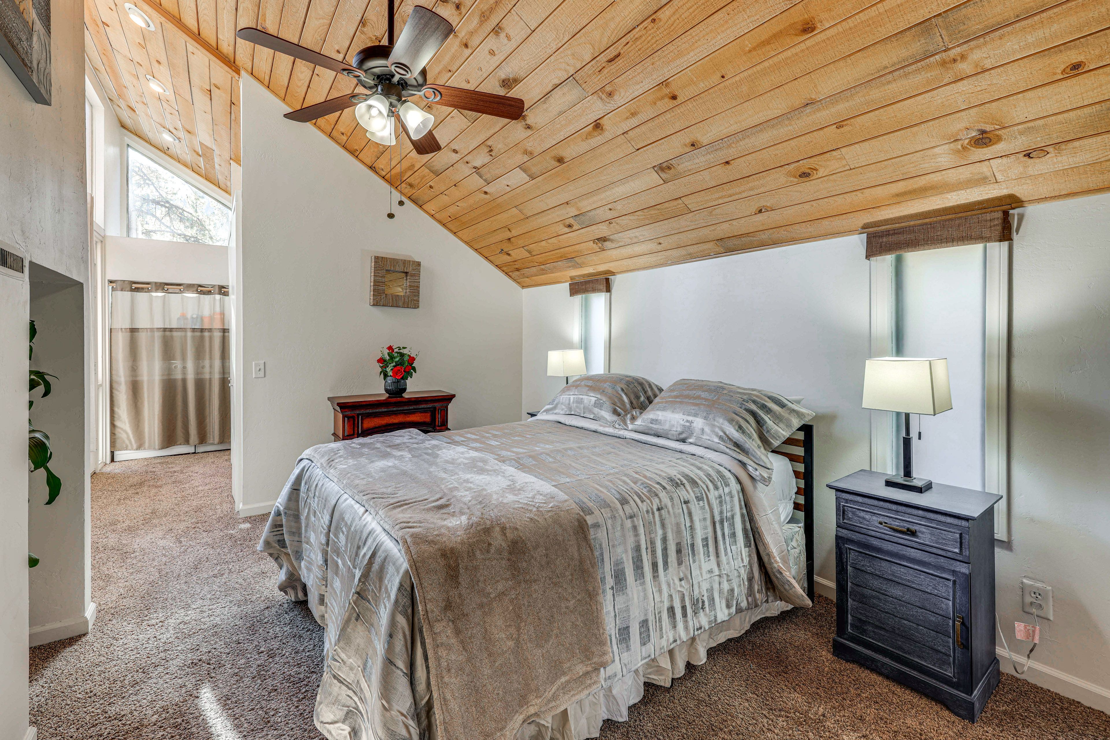 Bedroom 1 | 2nd Floor | Queen Bed | Smart TV