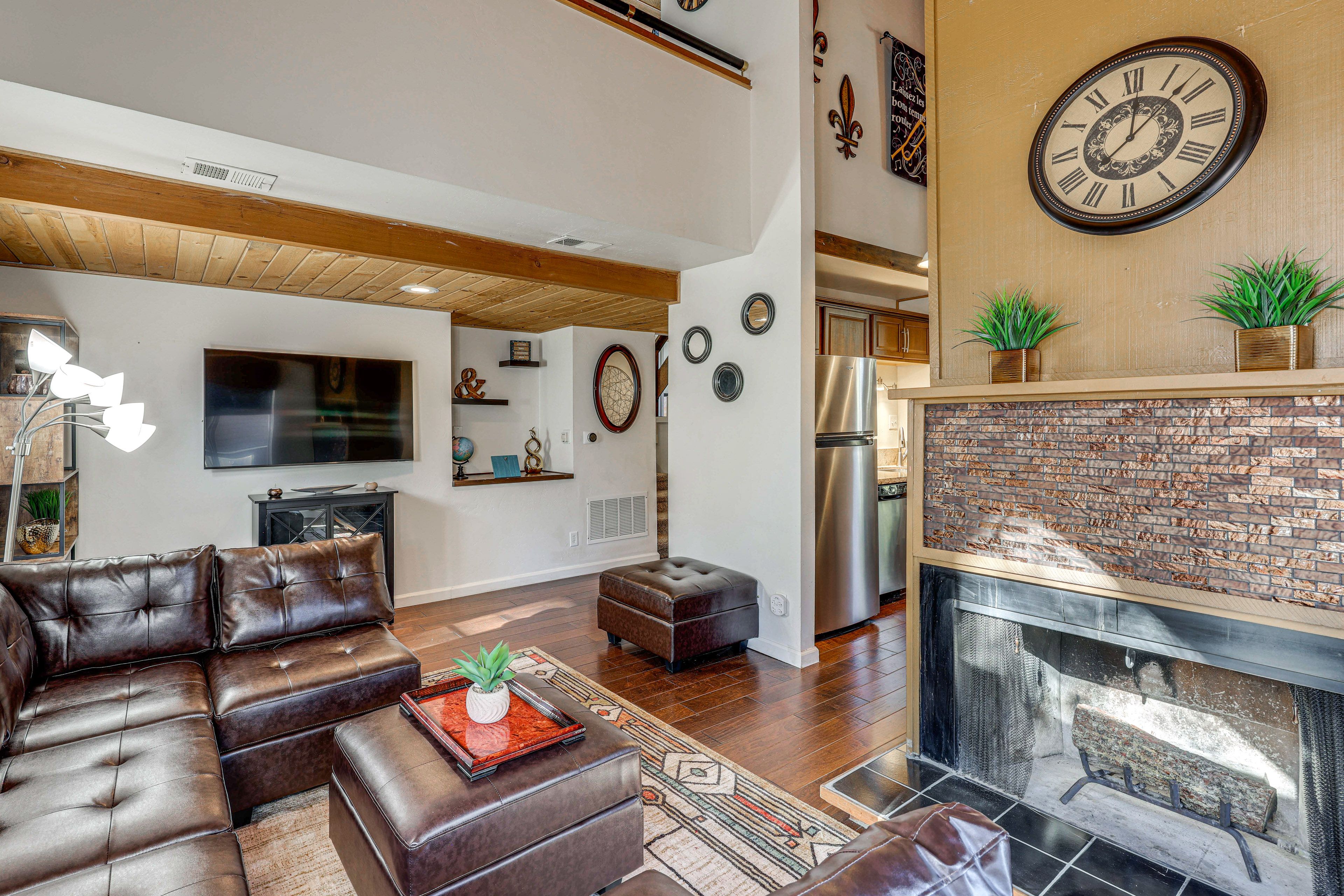 Property Interior | Central A/C & Heating | Free WiFi