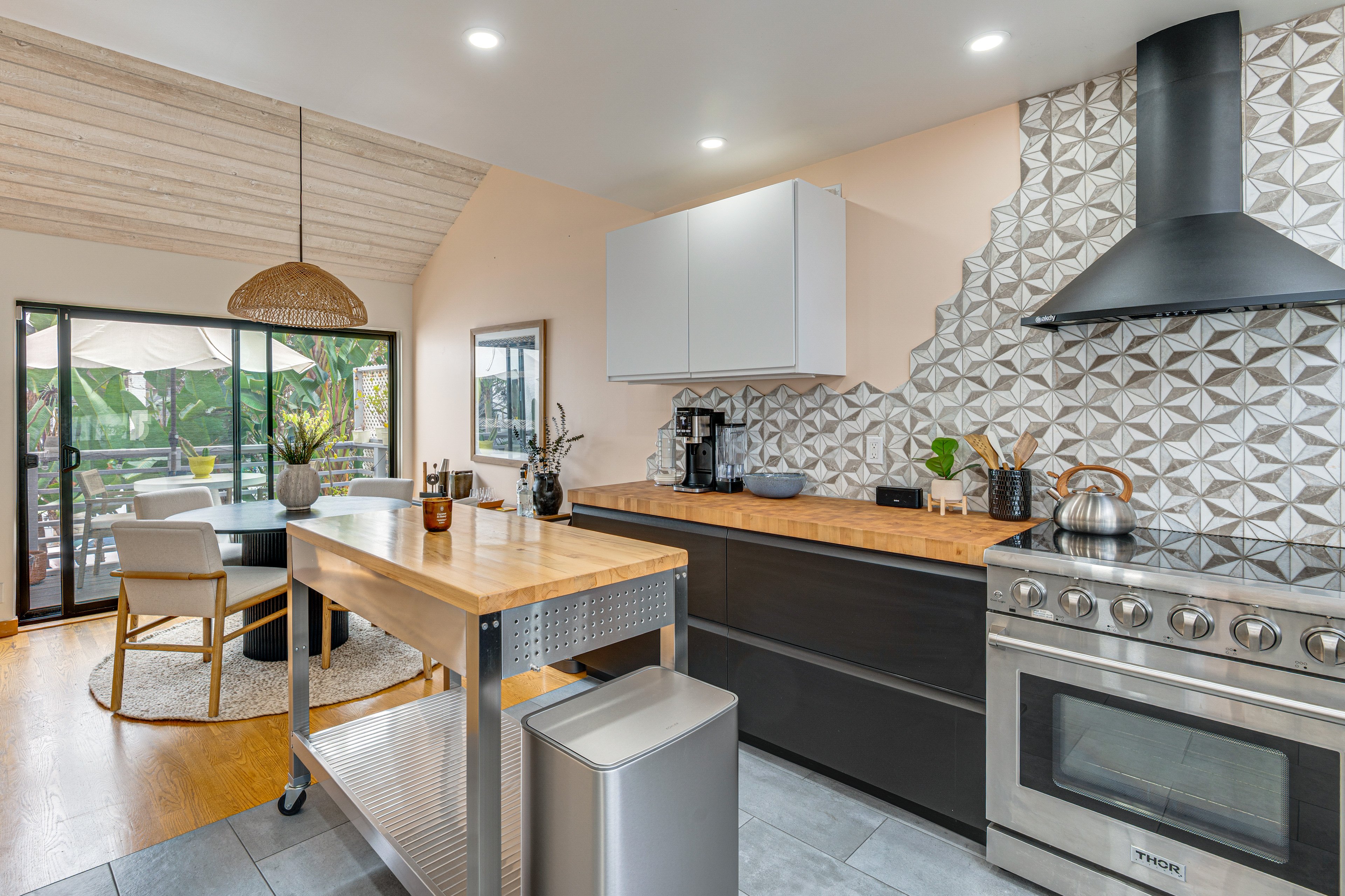 Kitchen | Dining Table