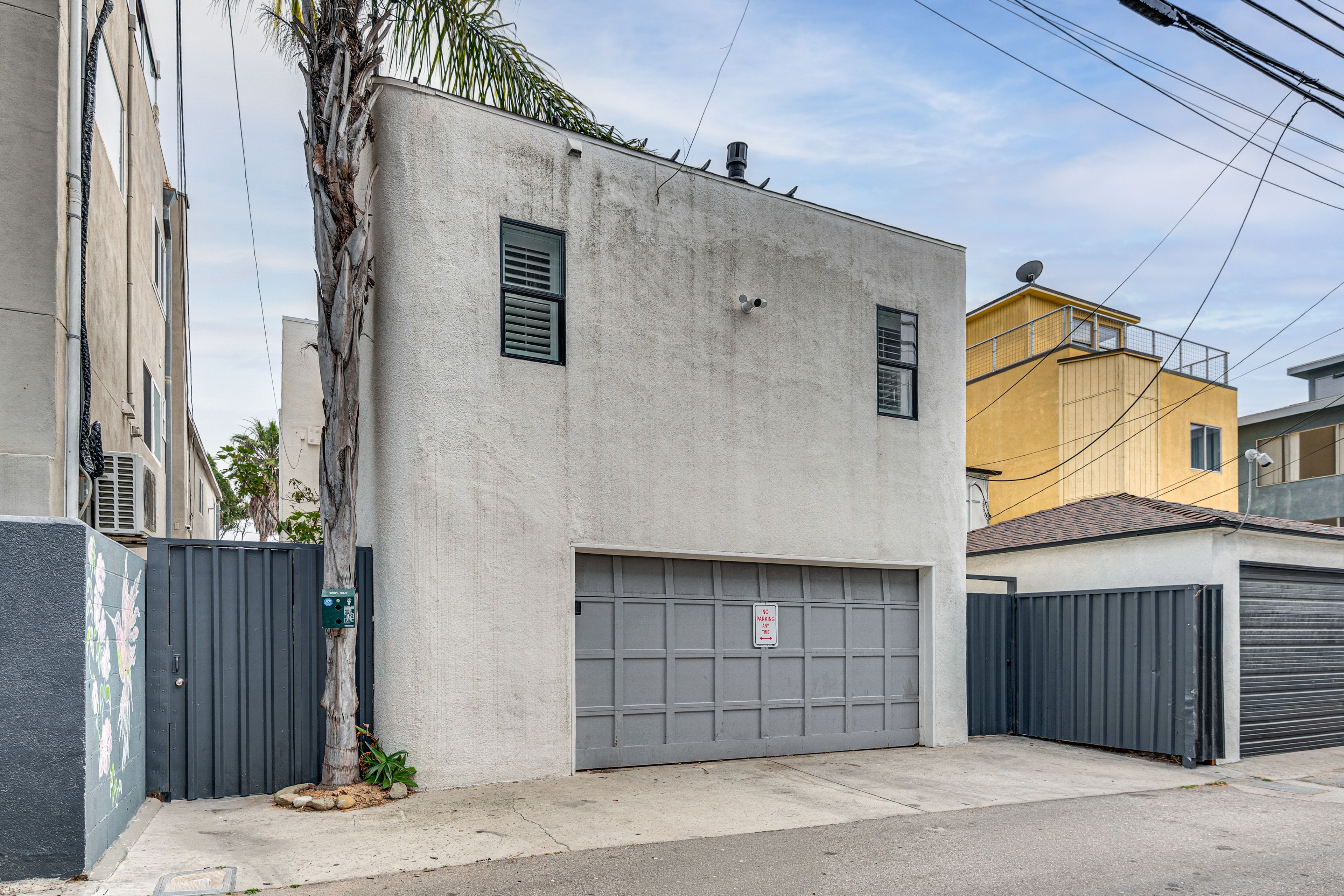 Property Exterior | Street Parking