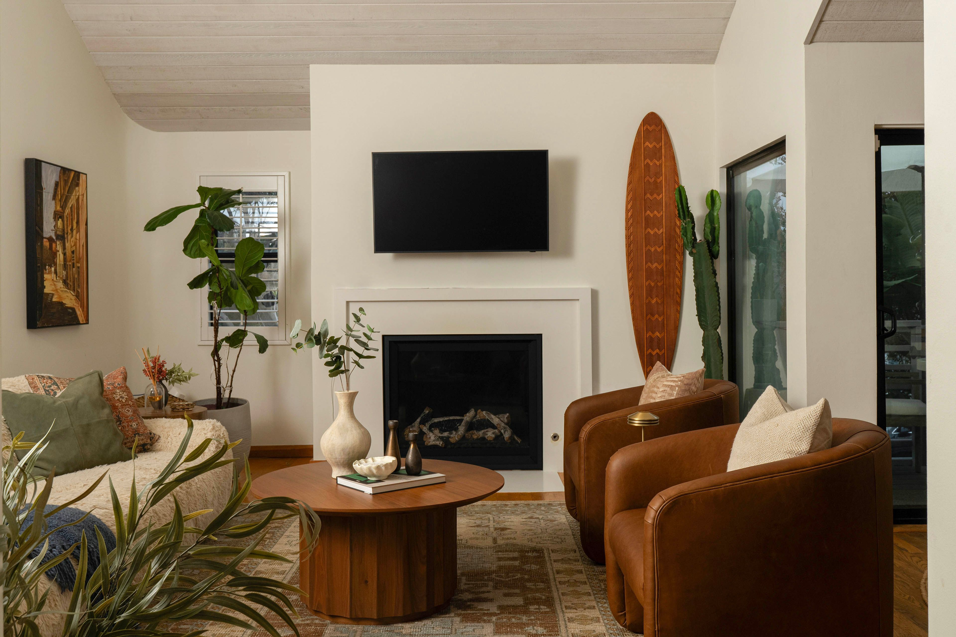 Living Room | Fireplace | Smart TV | Main Level