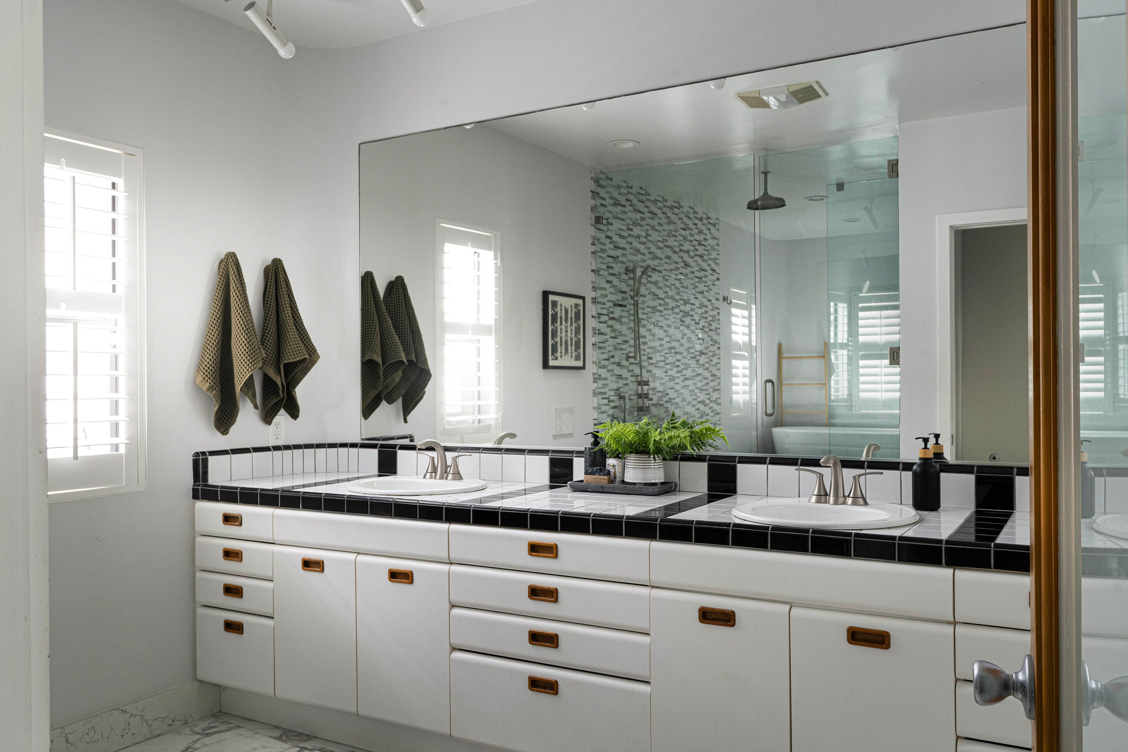 Full Bathroom | Main Level