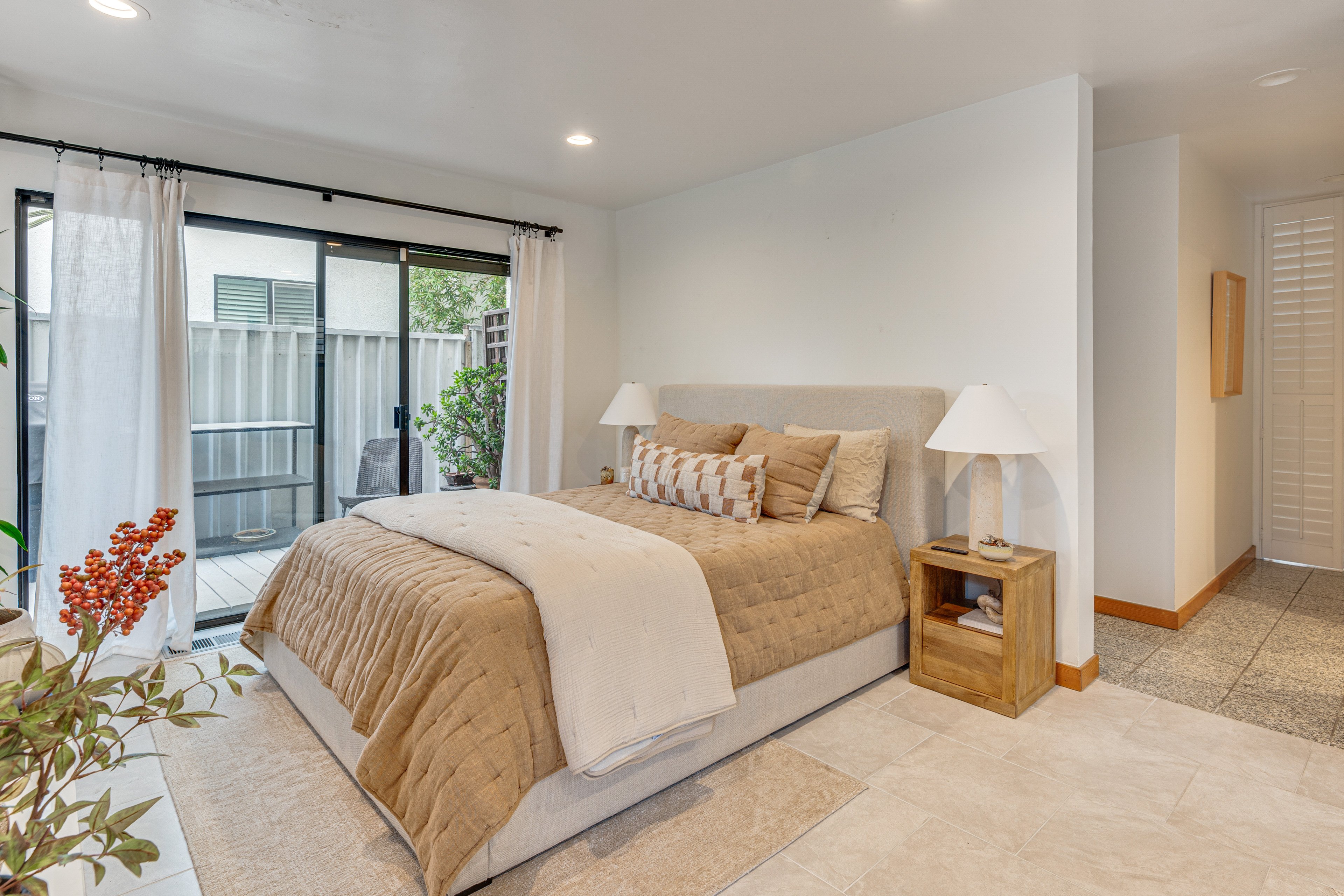 Bedroom 1 | Queen Bed | Smart TV | Fireplace | Kitchenette | Table