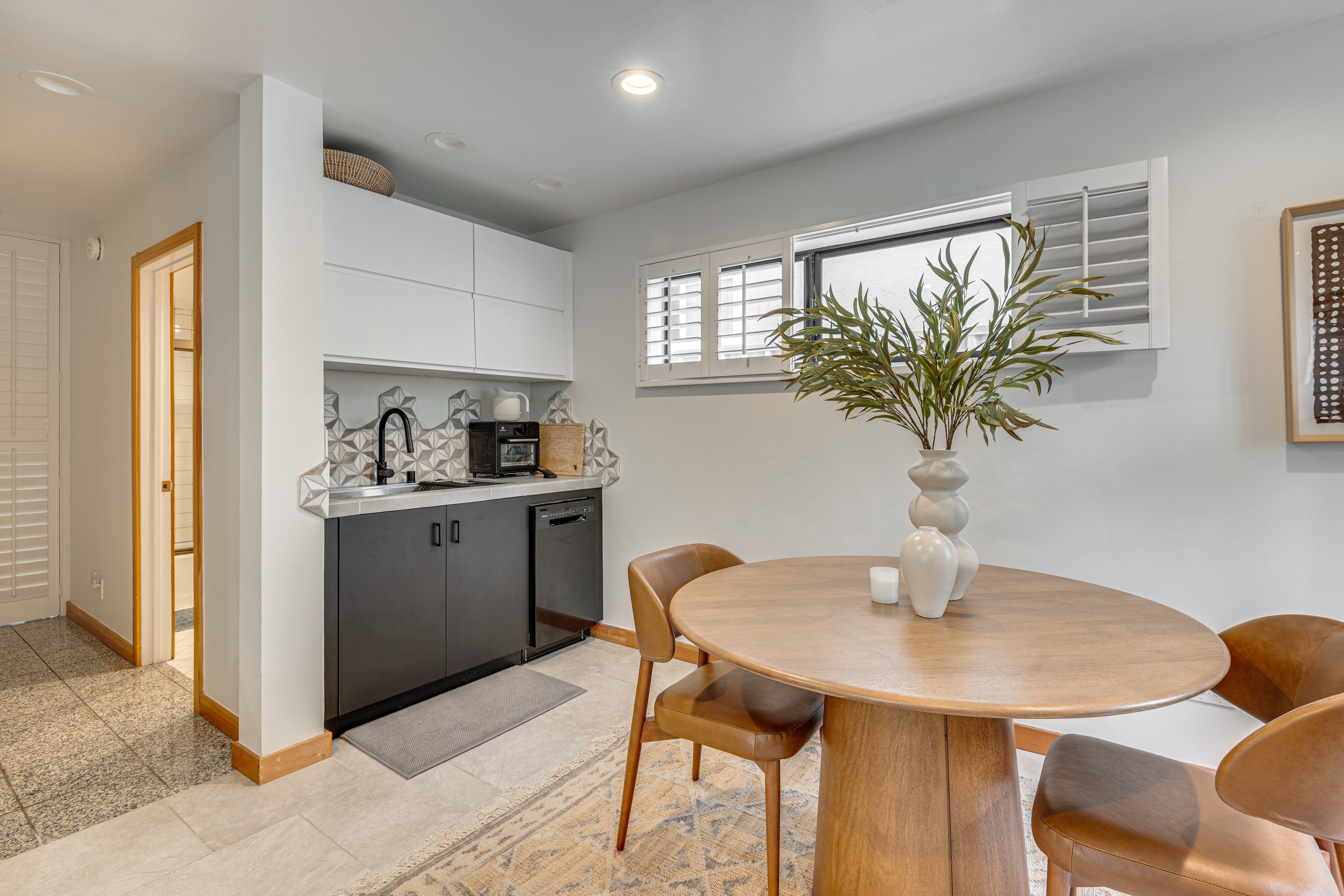 Kitchenette | Dining Area