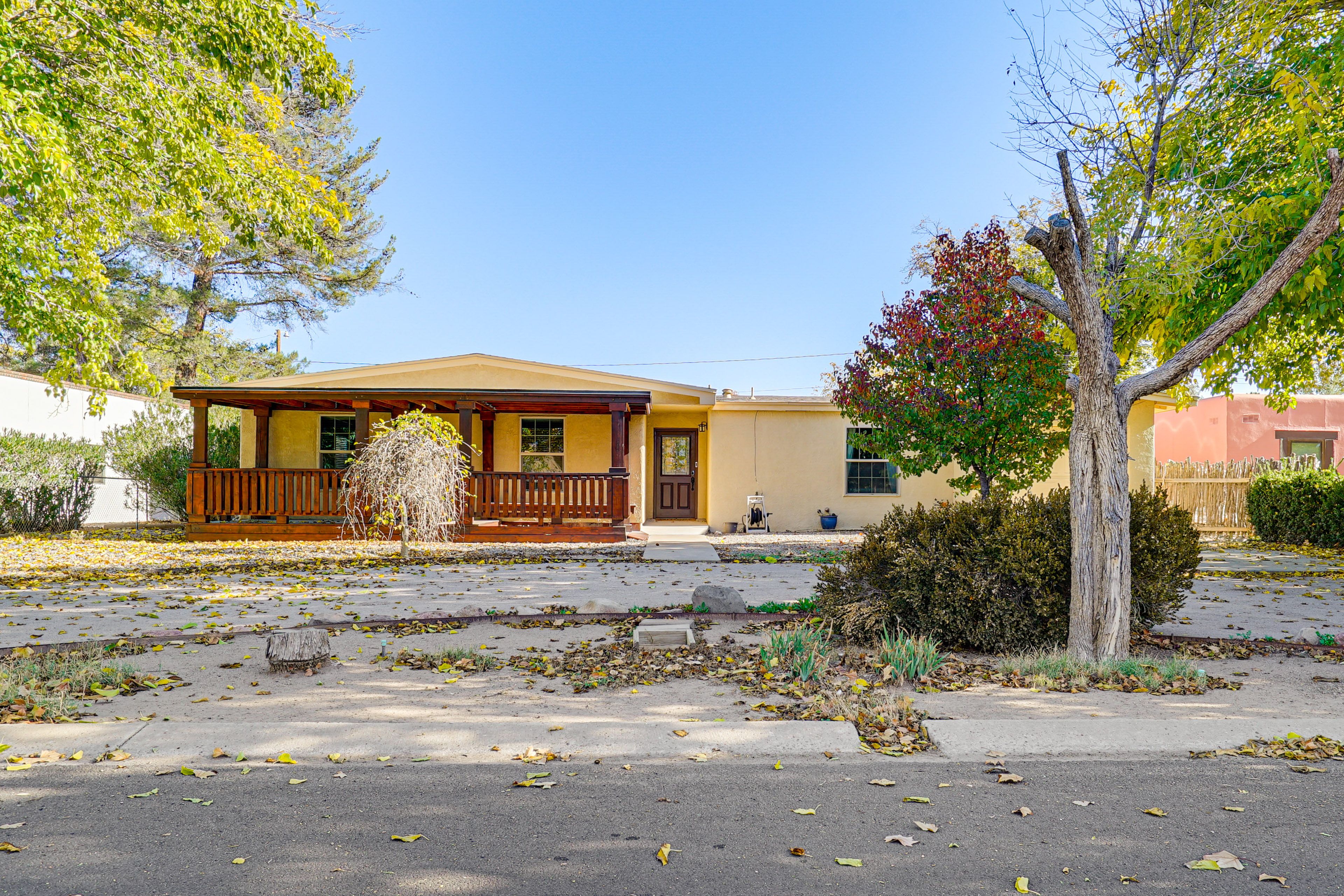 Exterior | Parking | Garage (1 Vehicle) | Additional Driveway Parking