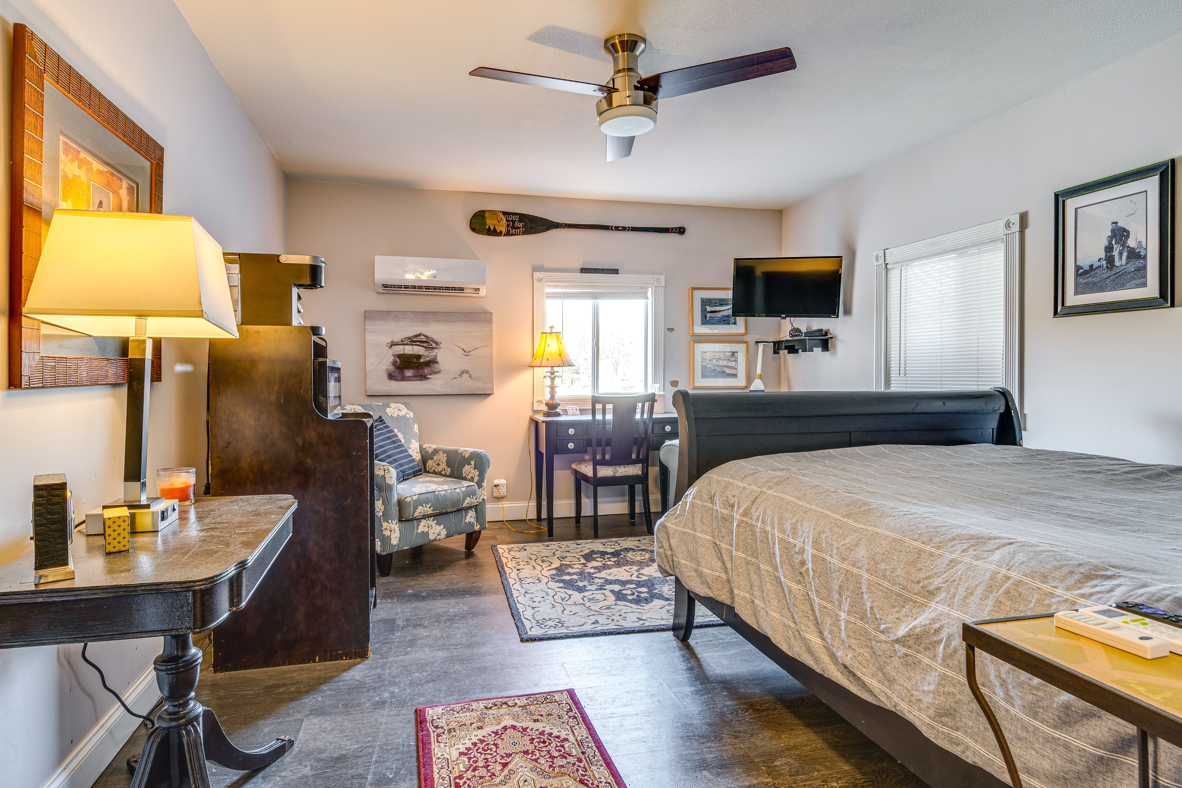 Studio | Queen Bed | Mini Fridge | Keurig | Microwave