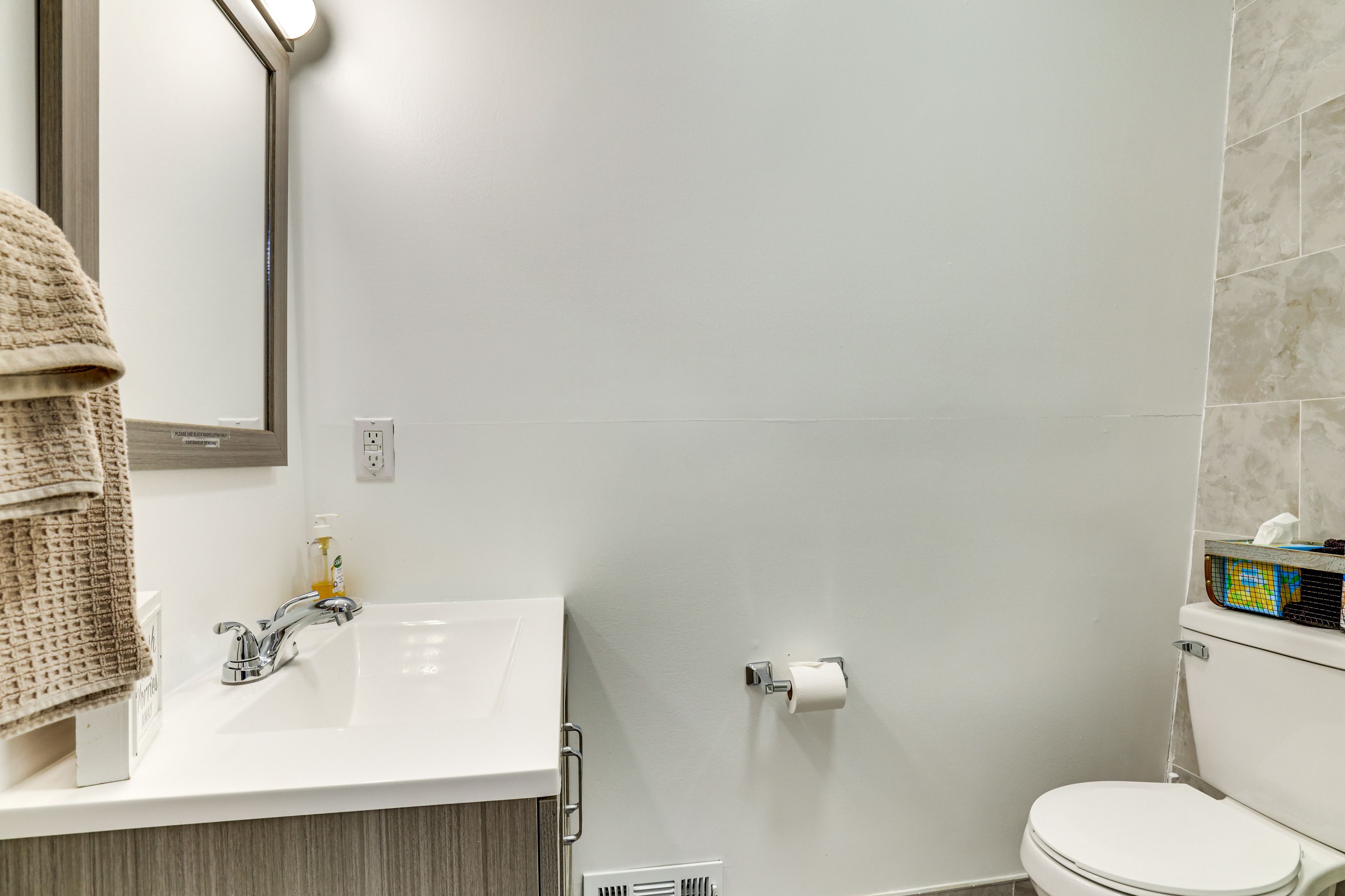 Bathroom | 2nd Floor | Towels Provided