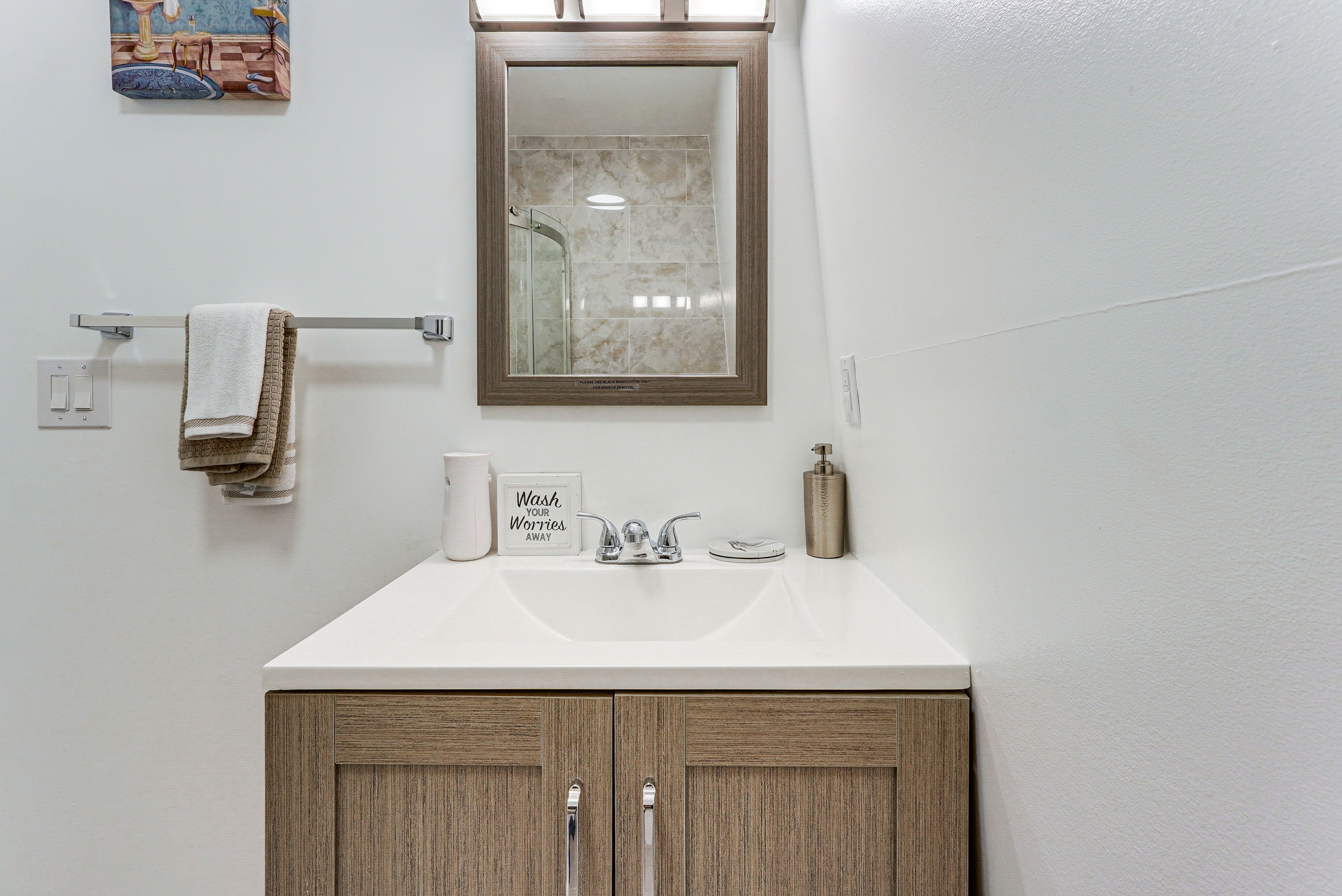 Full Bath | 2nd Floor