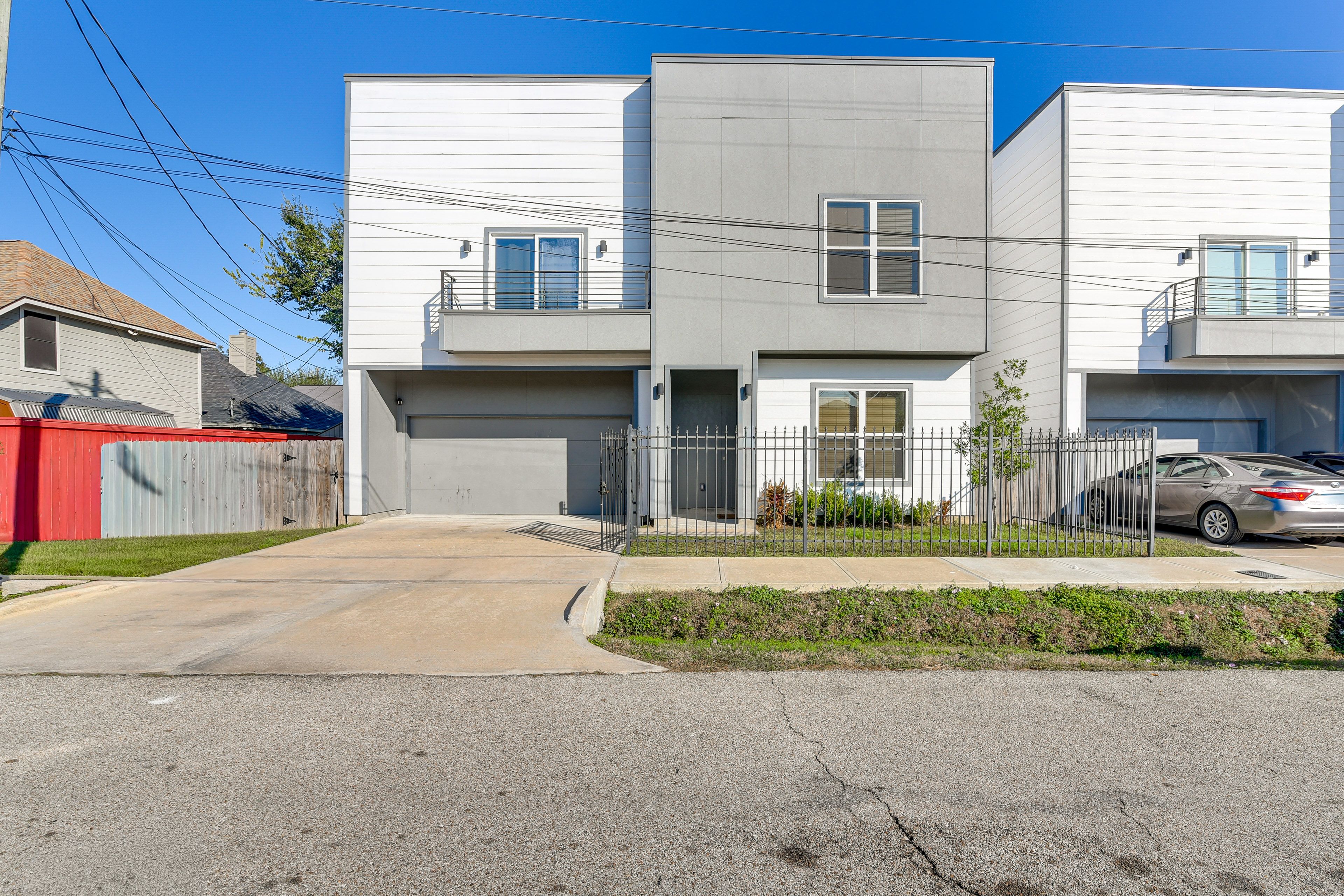 Parking | Garage (2 Vehicles) | Driveway (2 Vehicles)