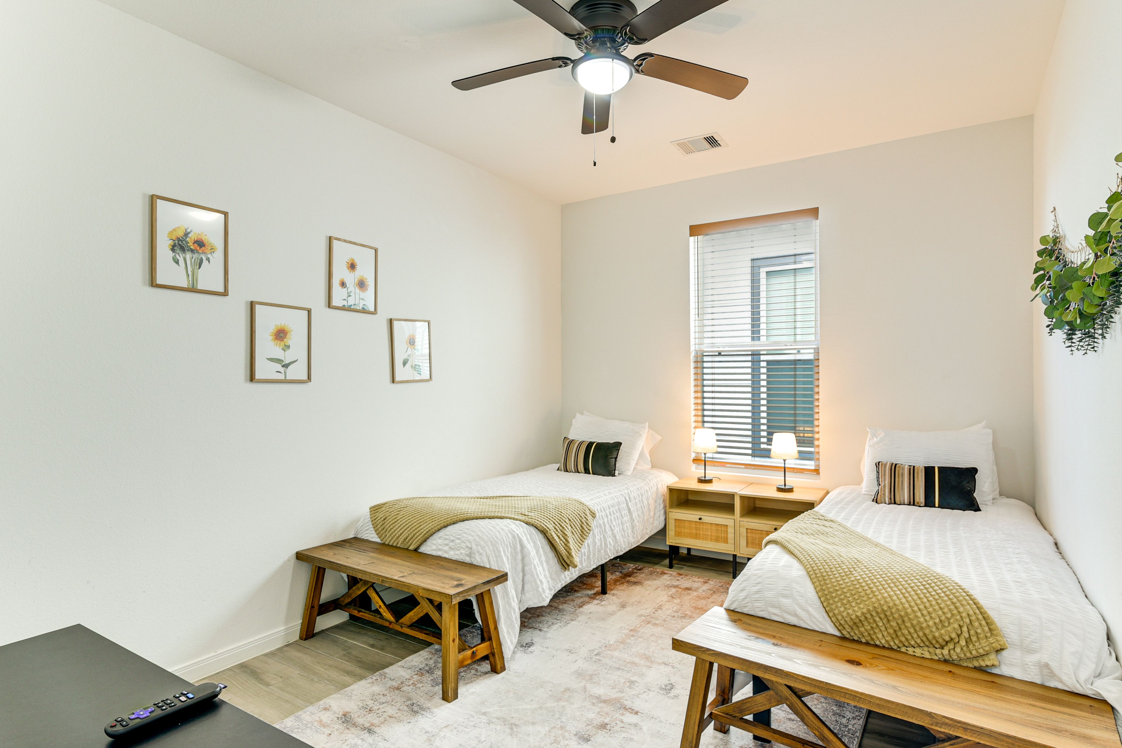 Bedroom 4 | 2nd Floor | 2 Twin Beds | Smart TV