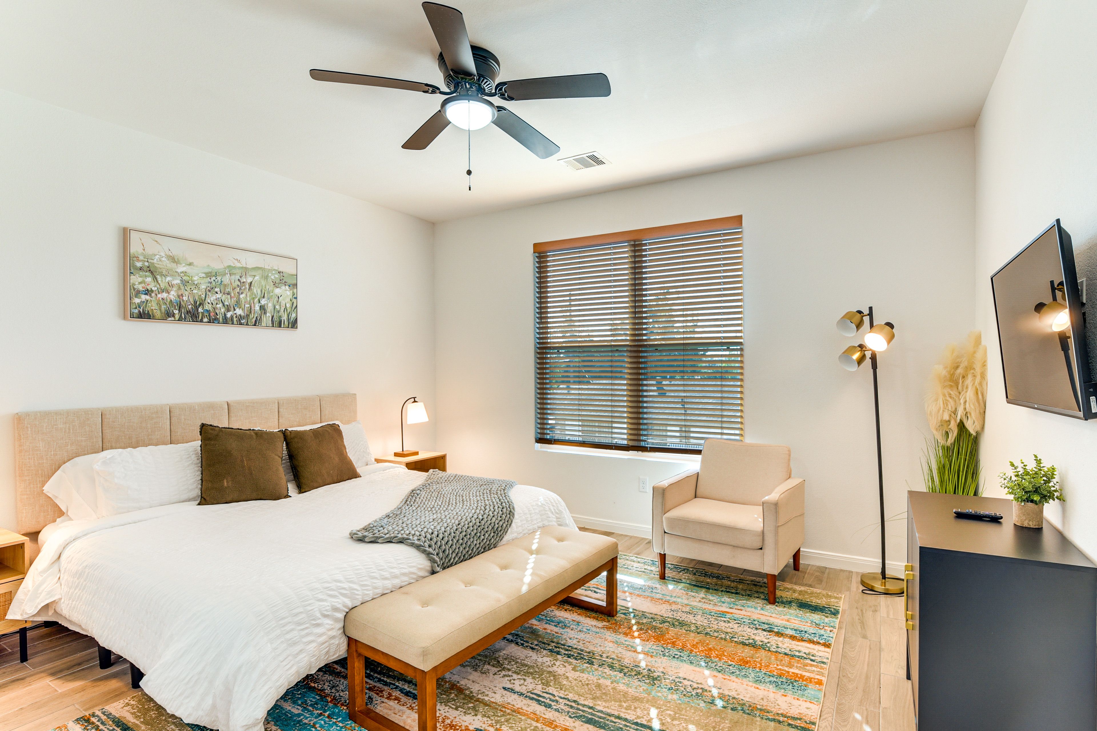 Bedroom 2 | 2nd Floor | King Bed | Smart TV