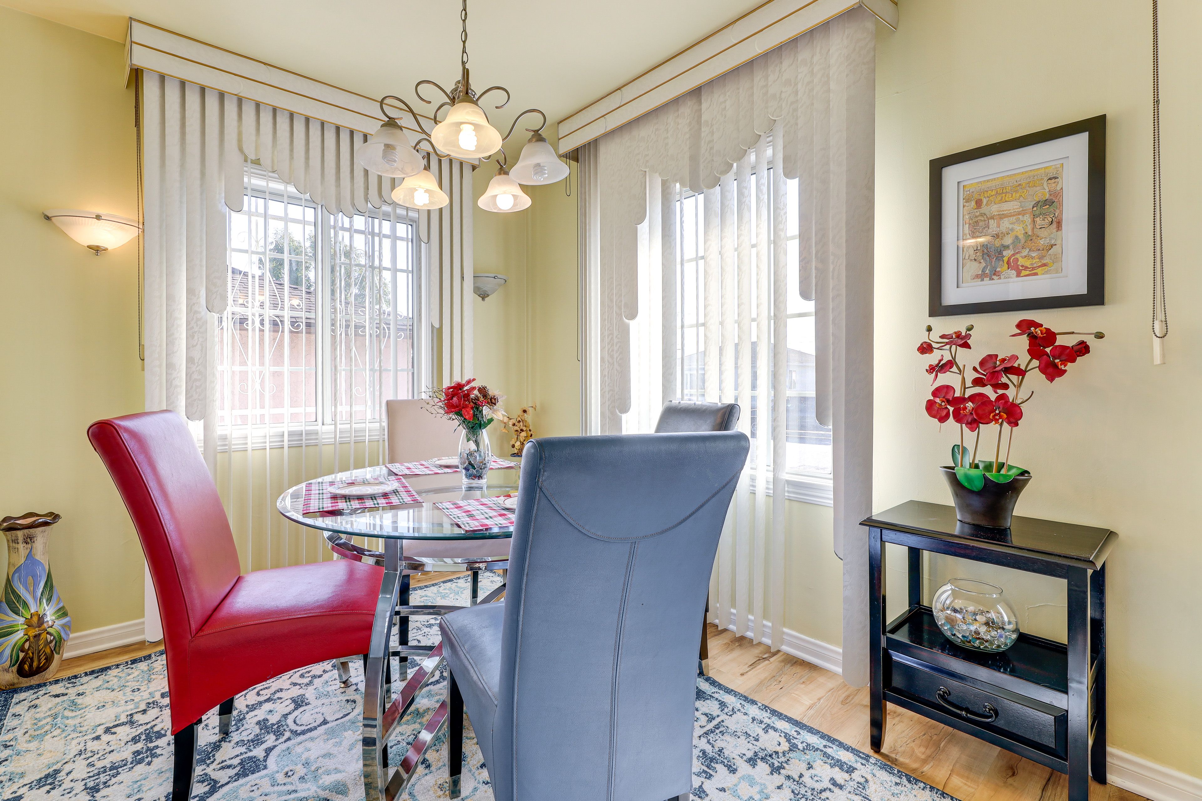 Dining Area | Dishware/Flatware Provided