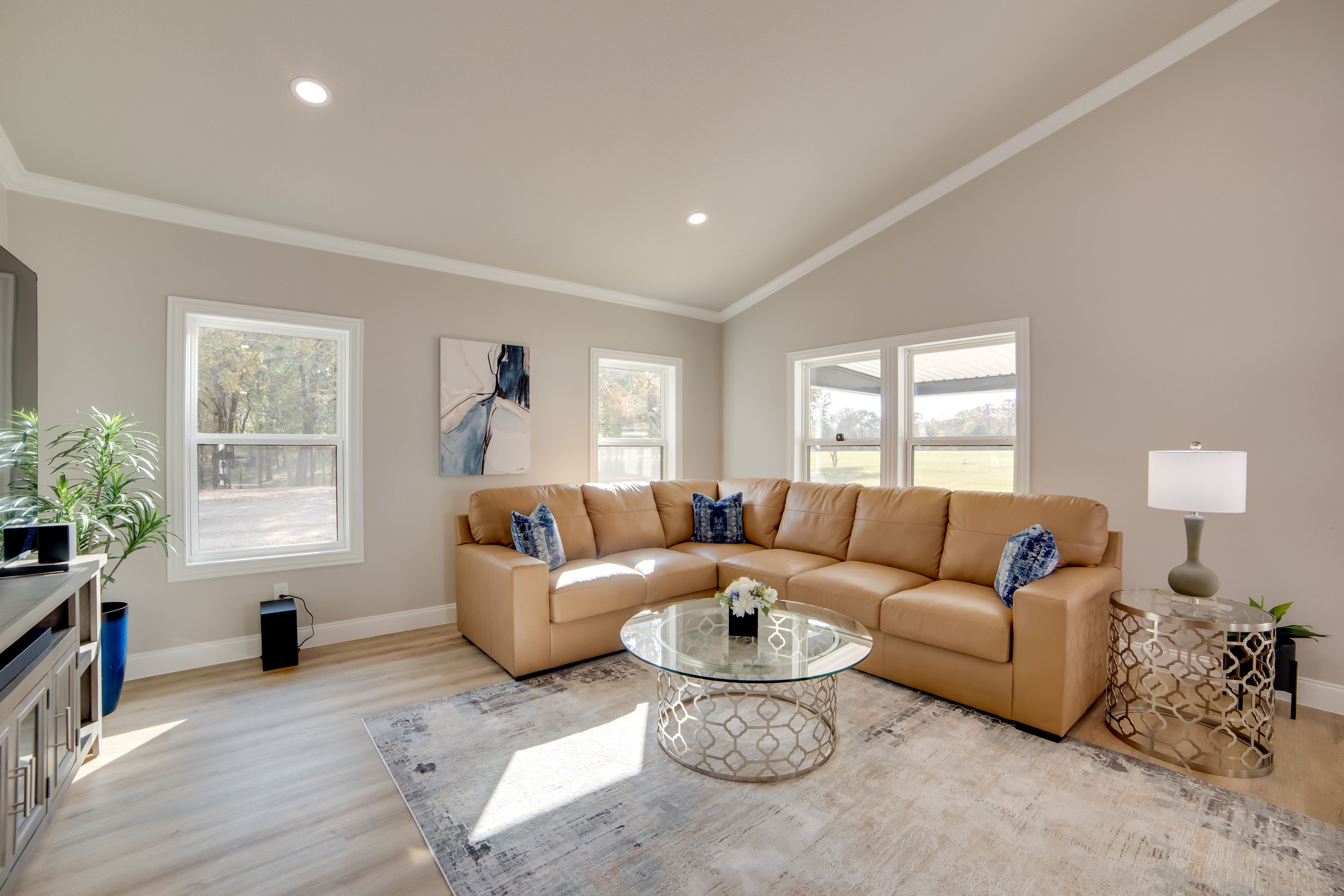 Living Room | Free WiFi | Smart TV