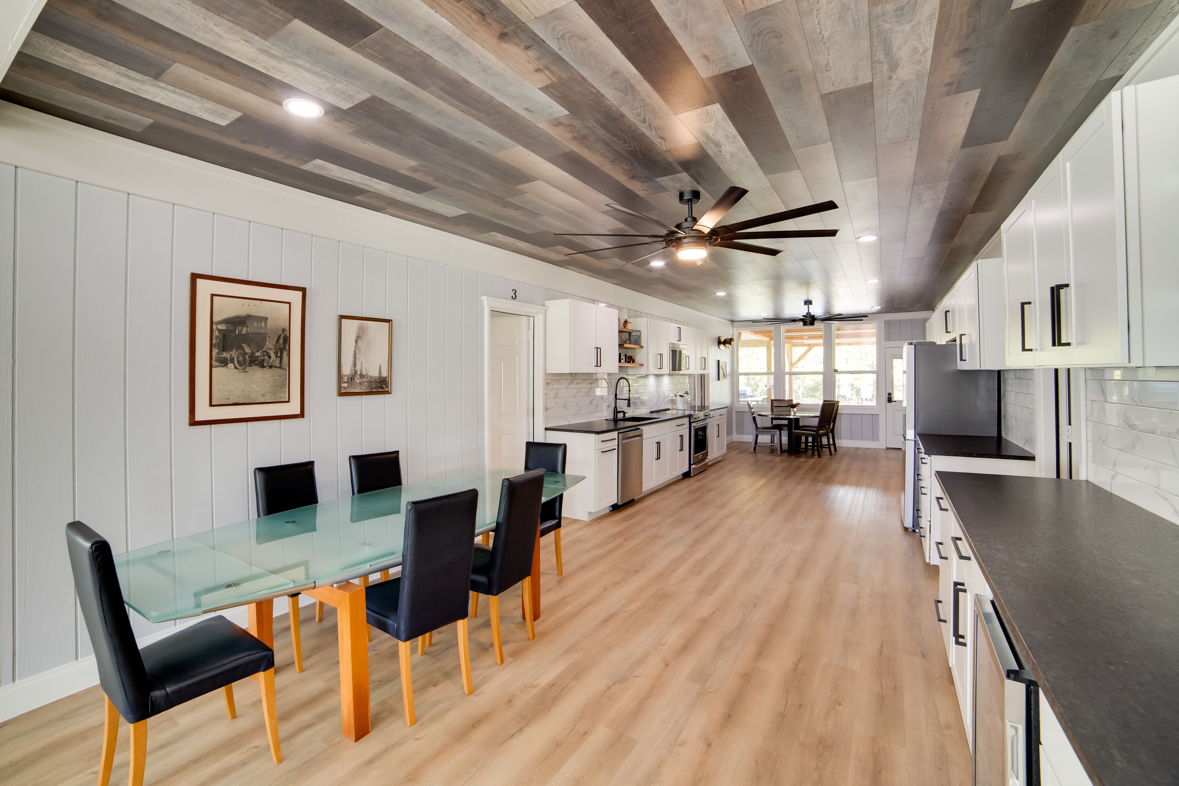 Dining Area & Kitchen