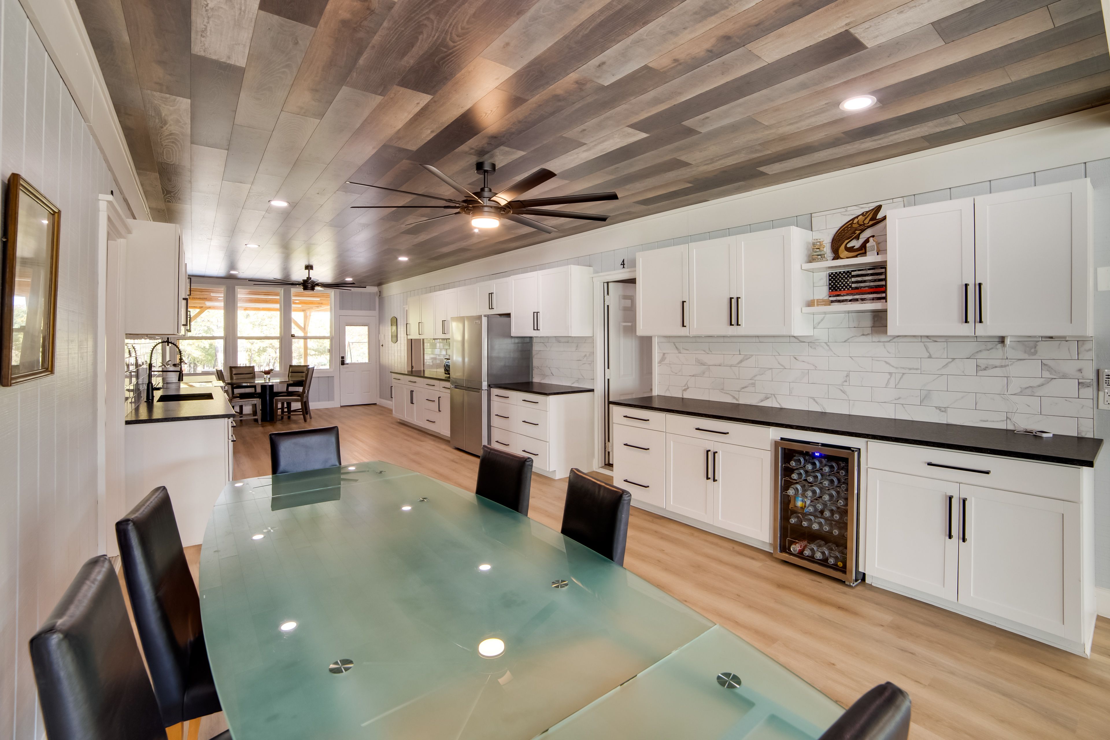 Dining Area & Kitchen