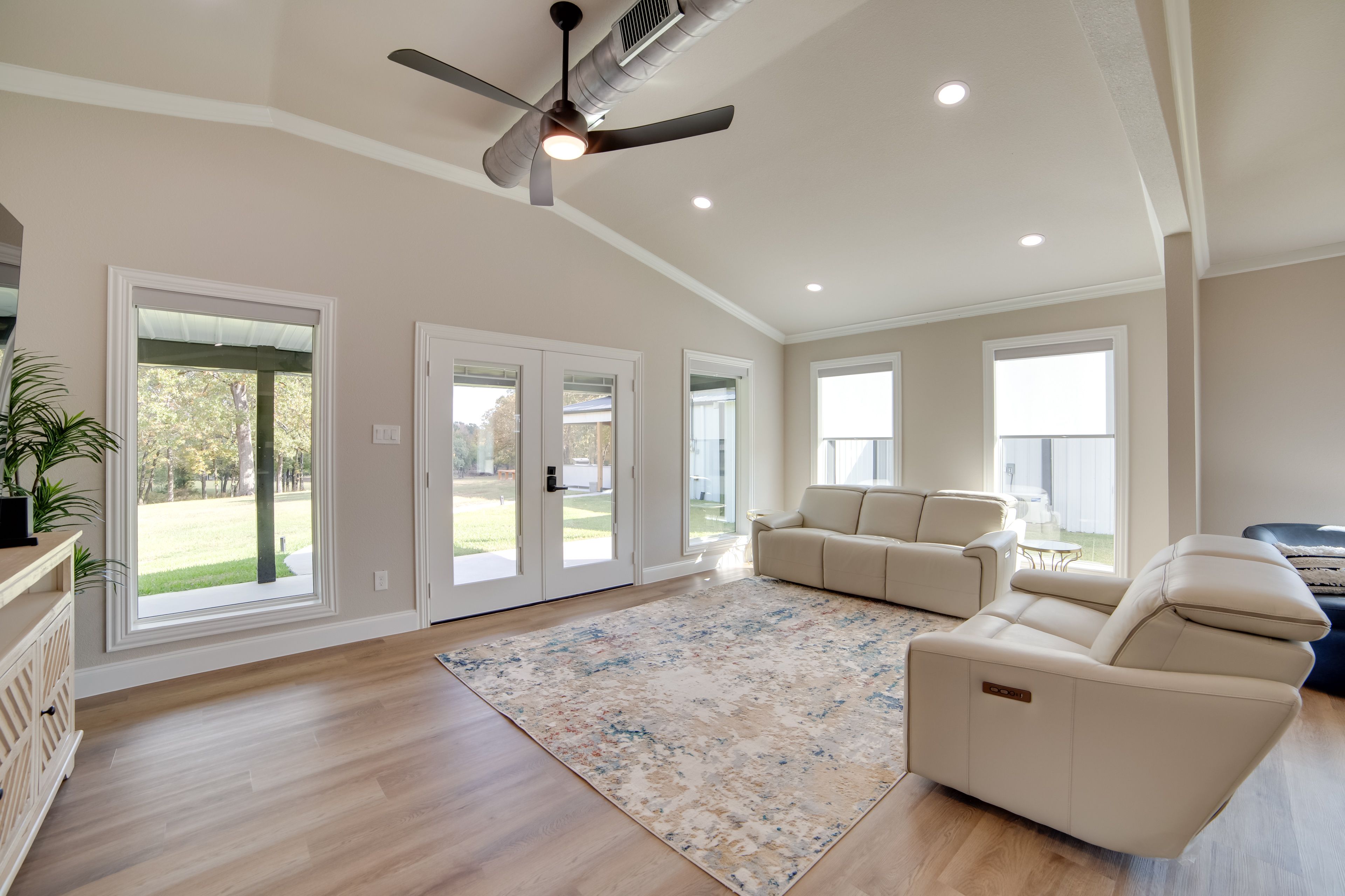 Living Room | Smart TV | Free WiFi