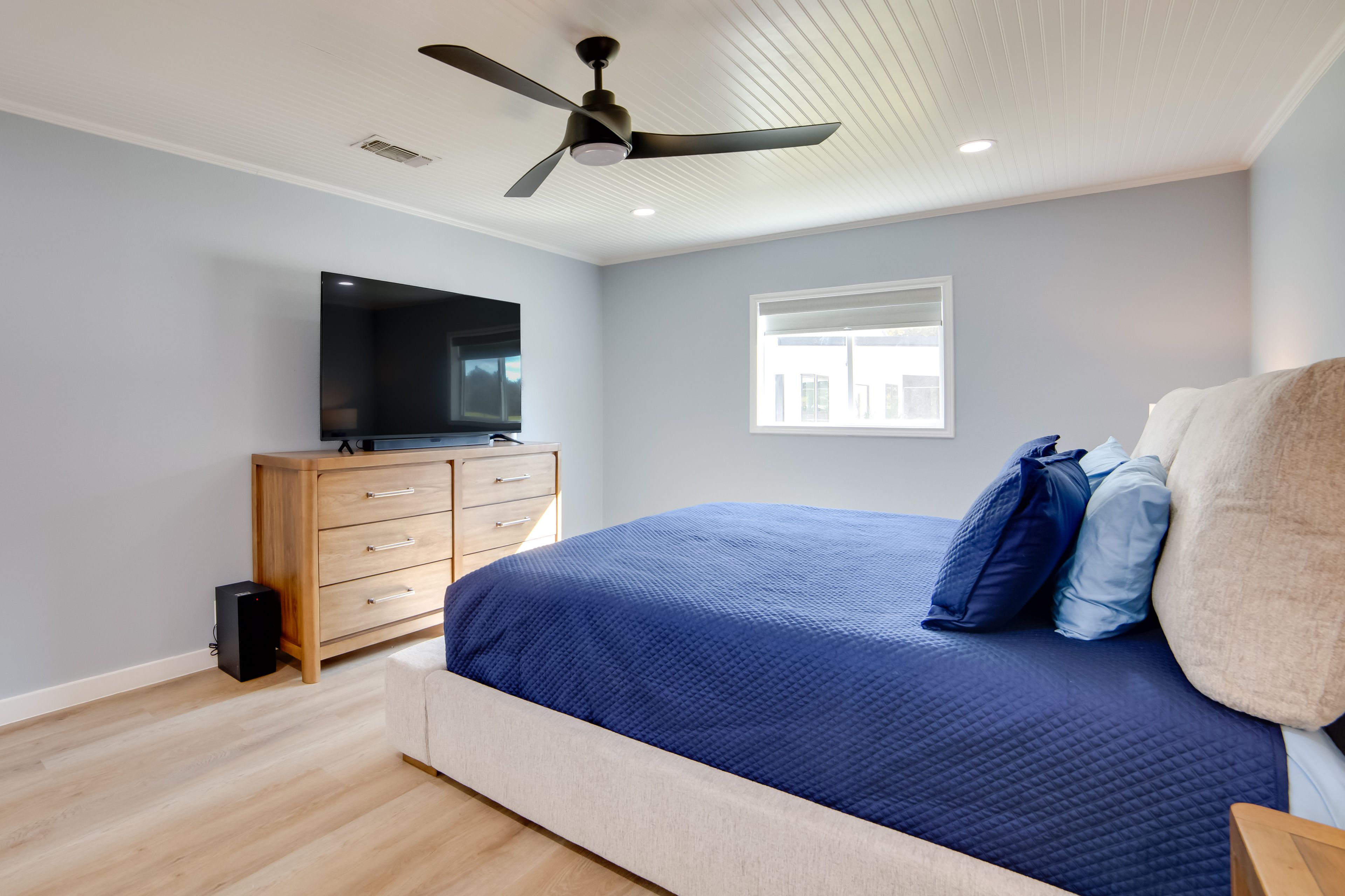 Bedroom 2 | King Bed