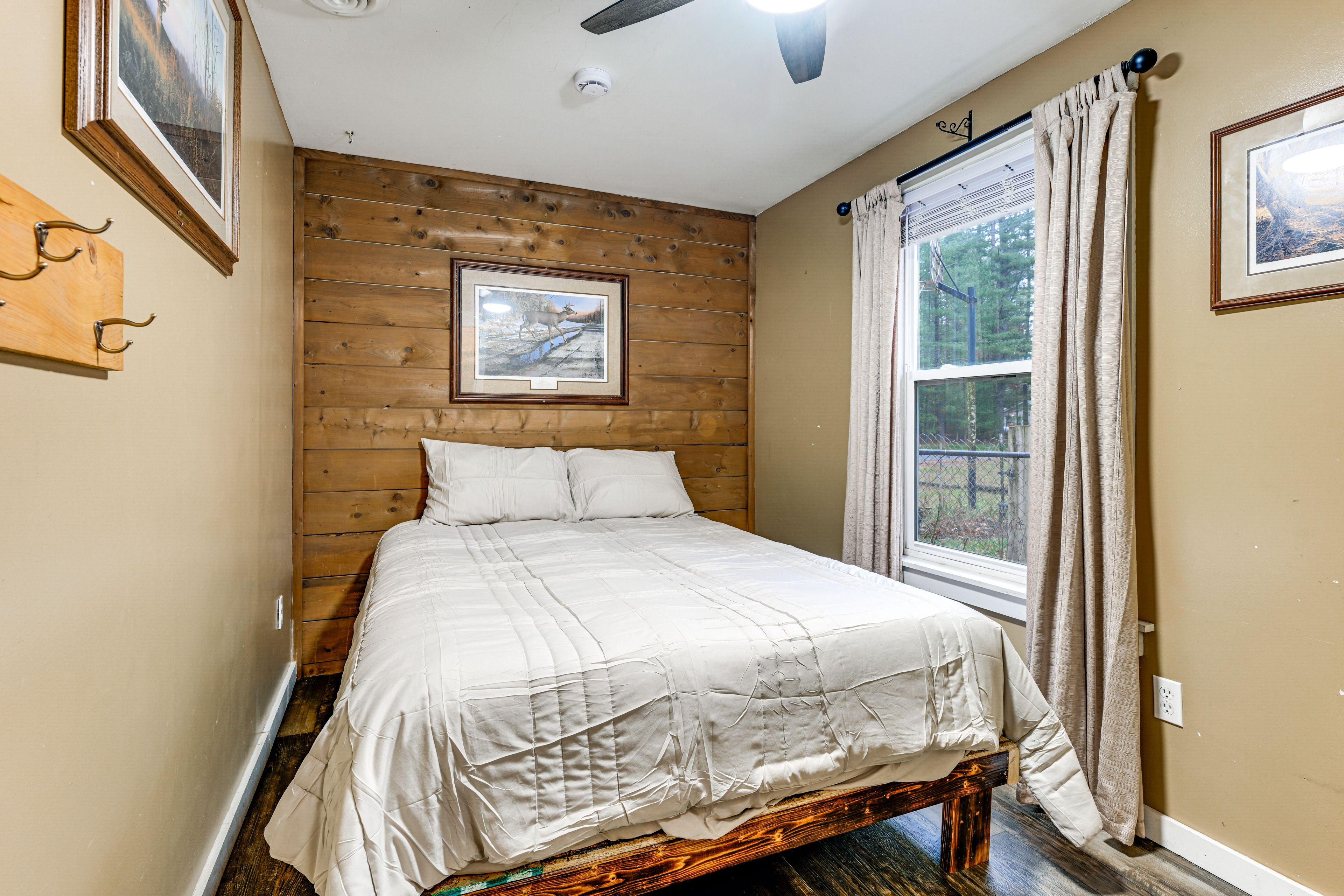 Bedroom 2 | Queen Bed