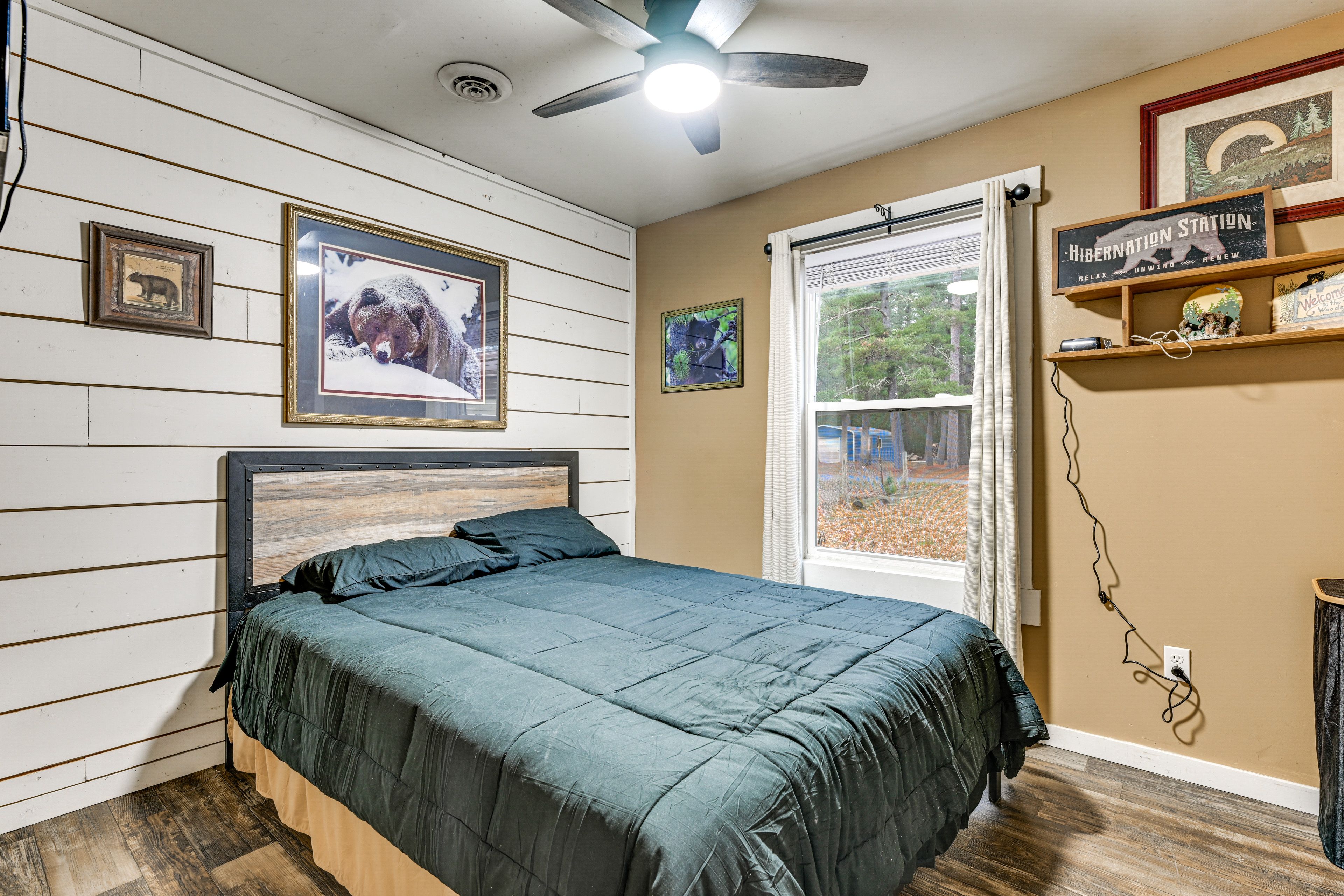 Bedroom 3 | Queen Bed