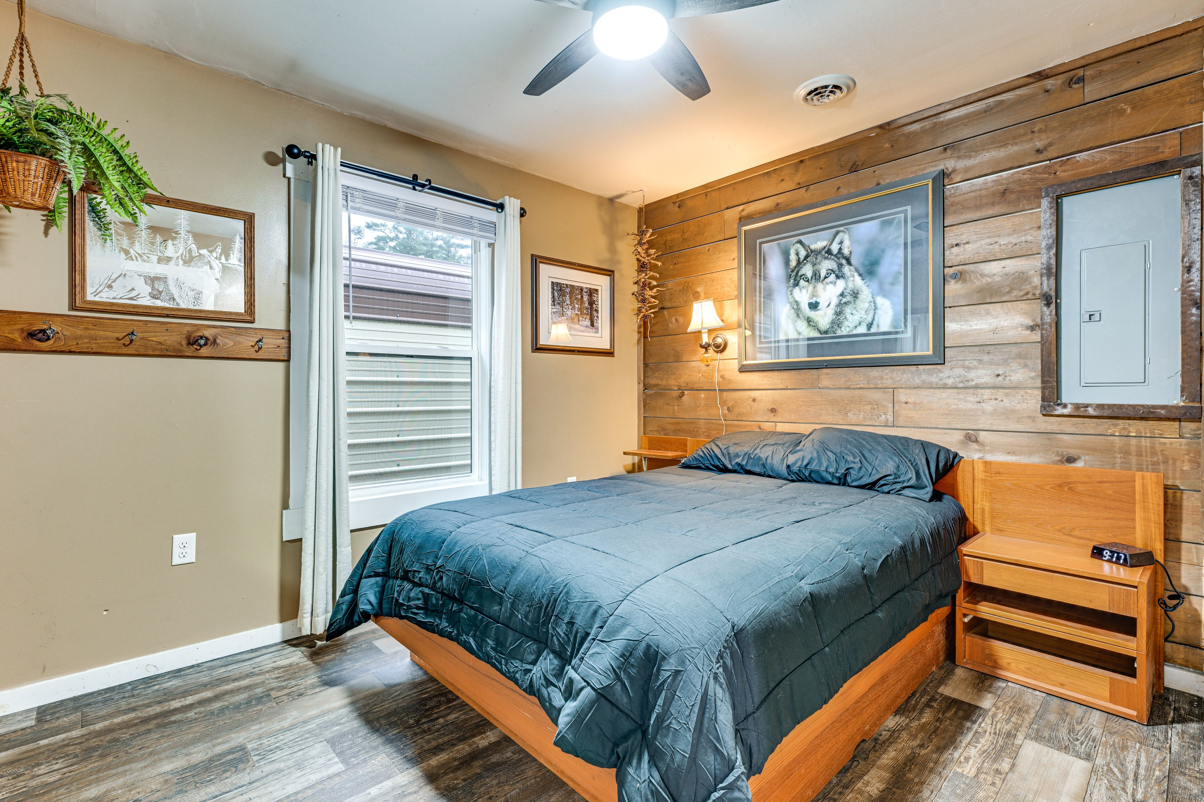 Bedroom 4 | Queen Bed