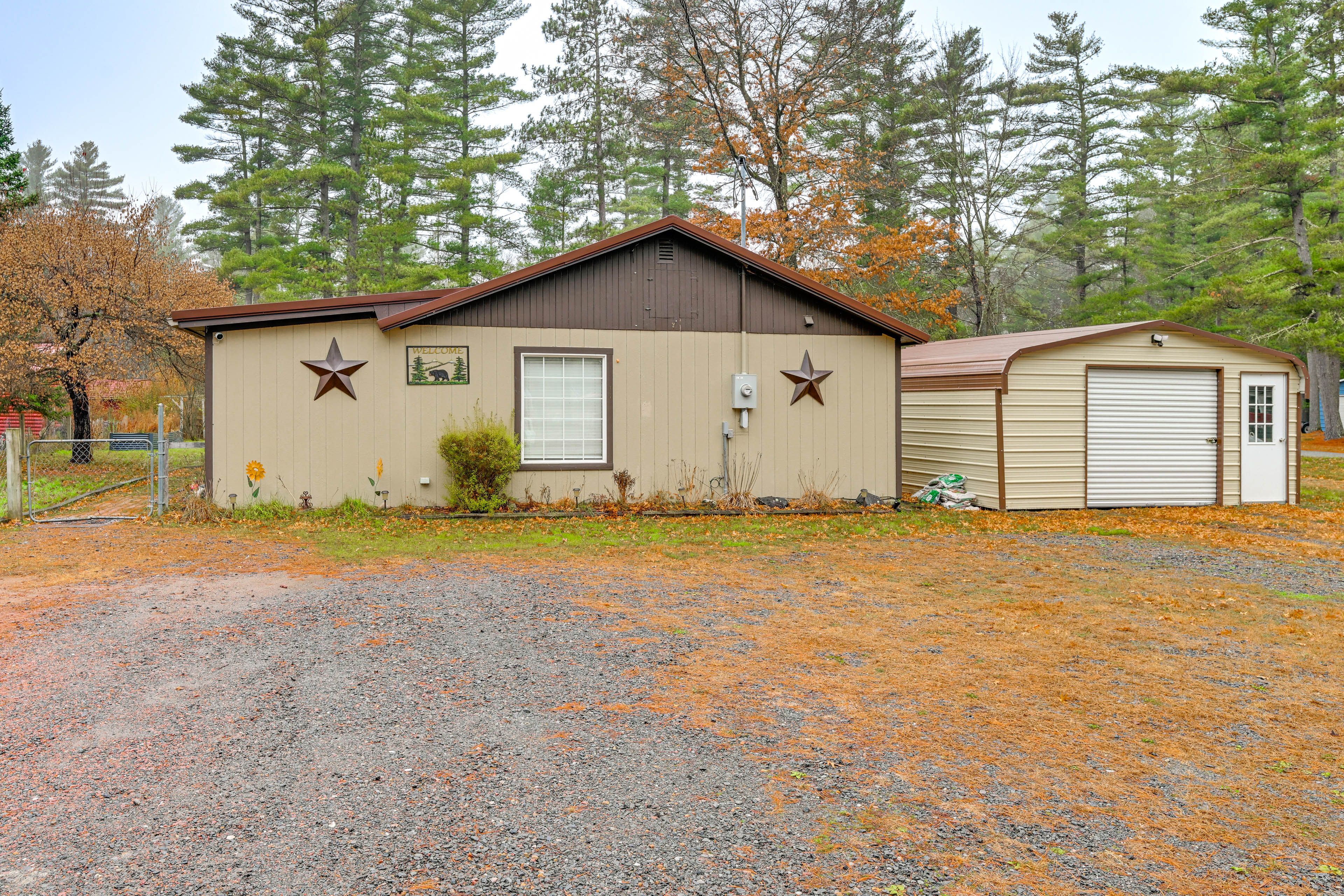 Parking | Garage (1 Vehicle) | Driveway (6 Vehicles)