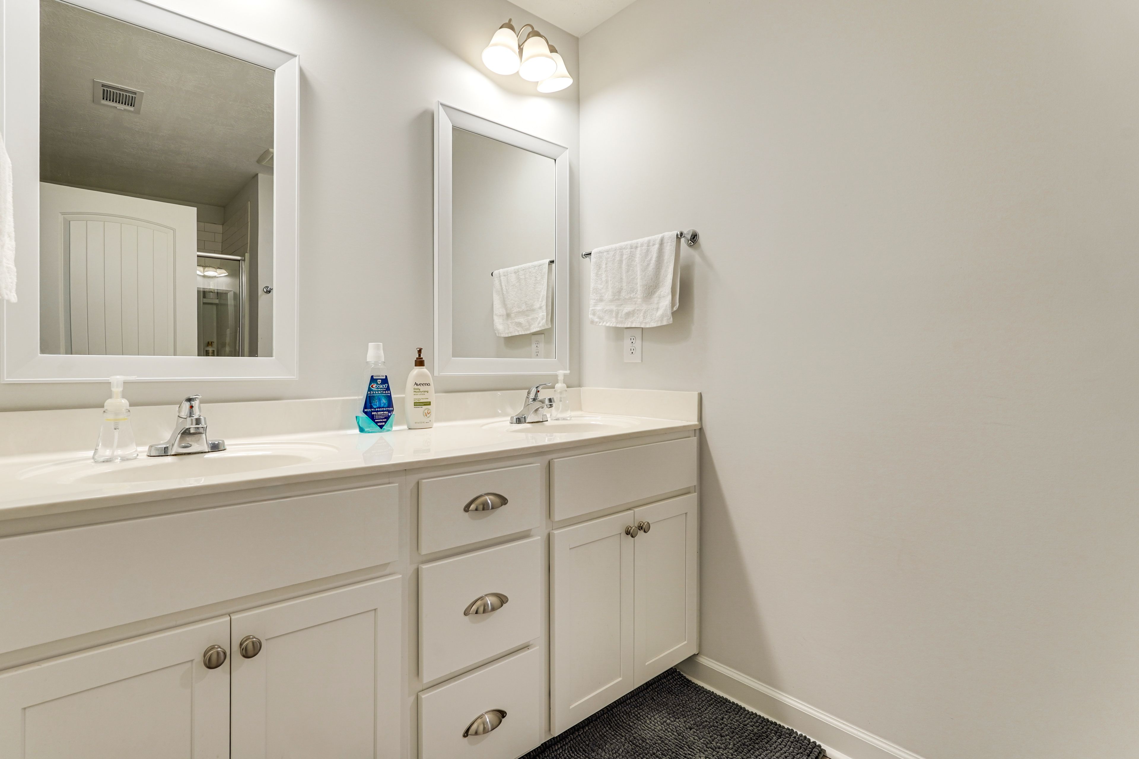 Full Bathroom | 2nd Floor