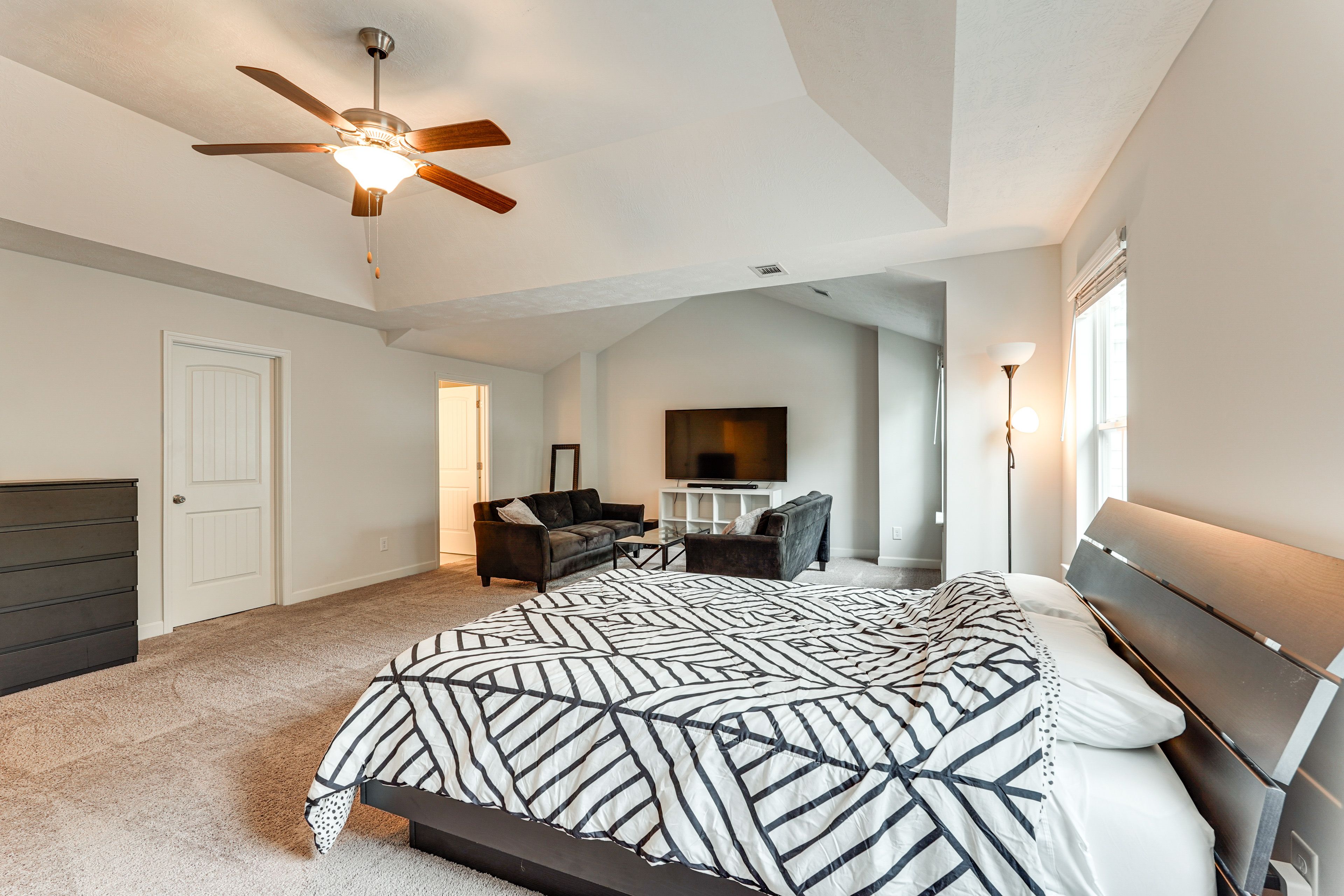 Bedroom 1 | Queen Bed | 2nd Floor