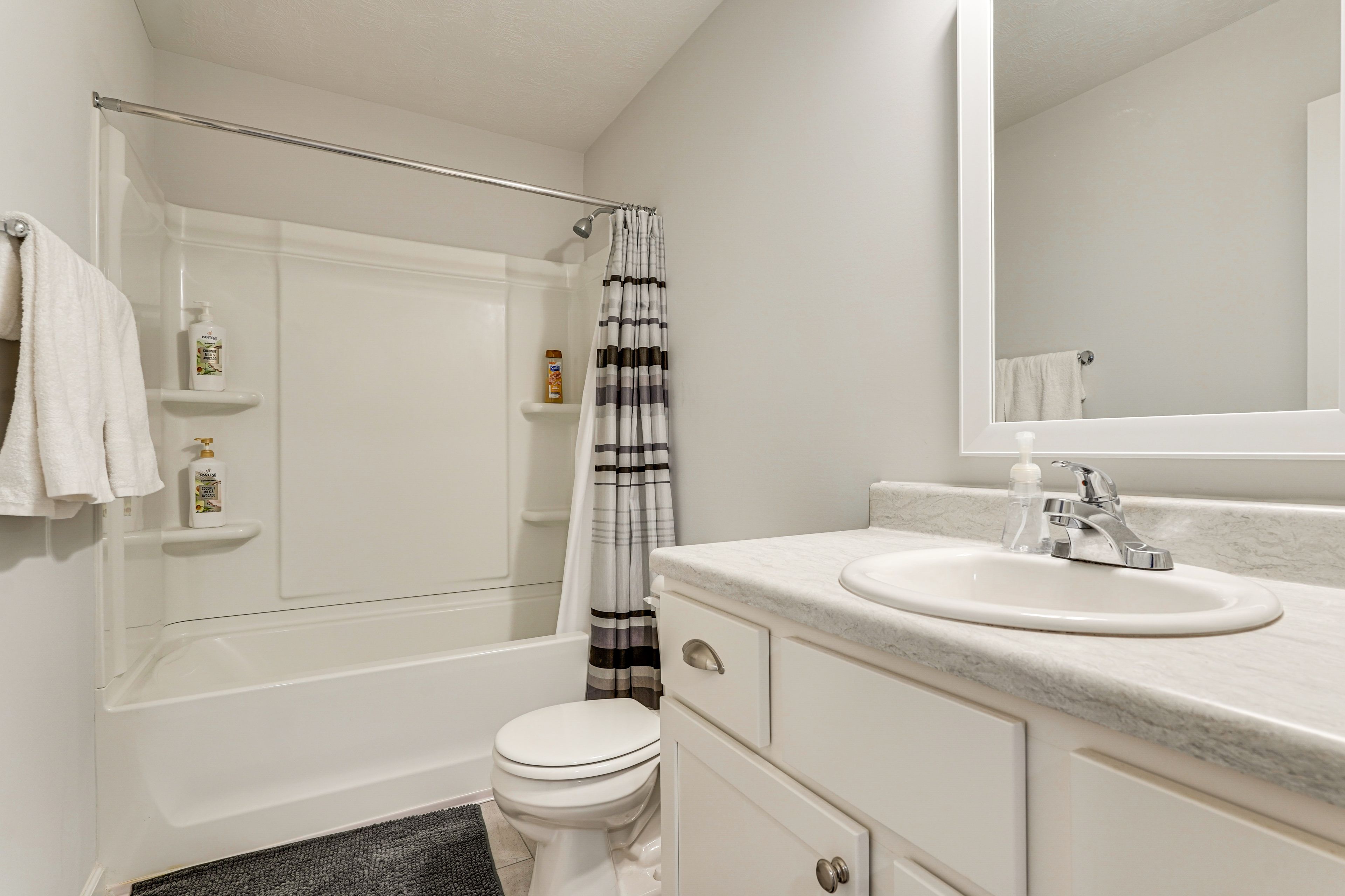 Full Bathroom | 2nd Floor