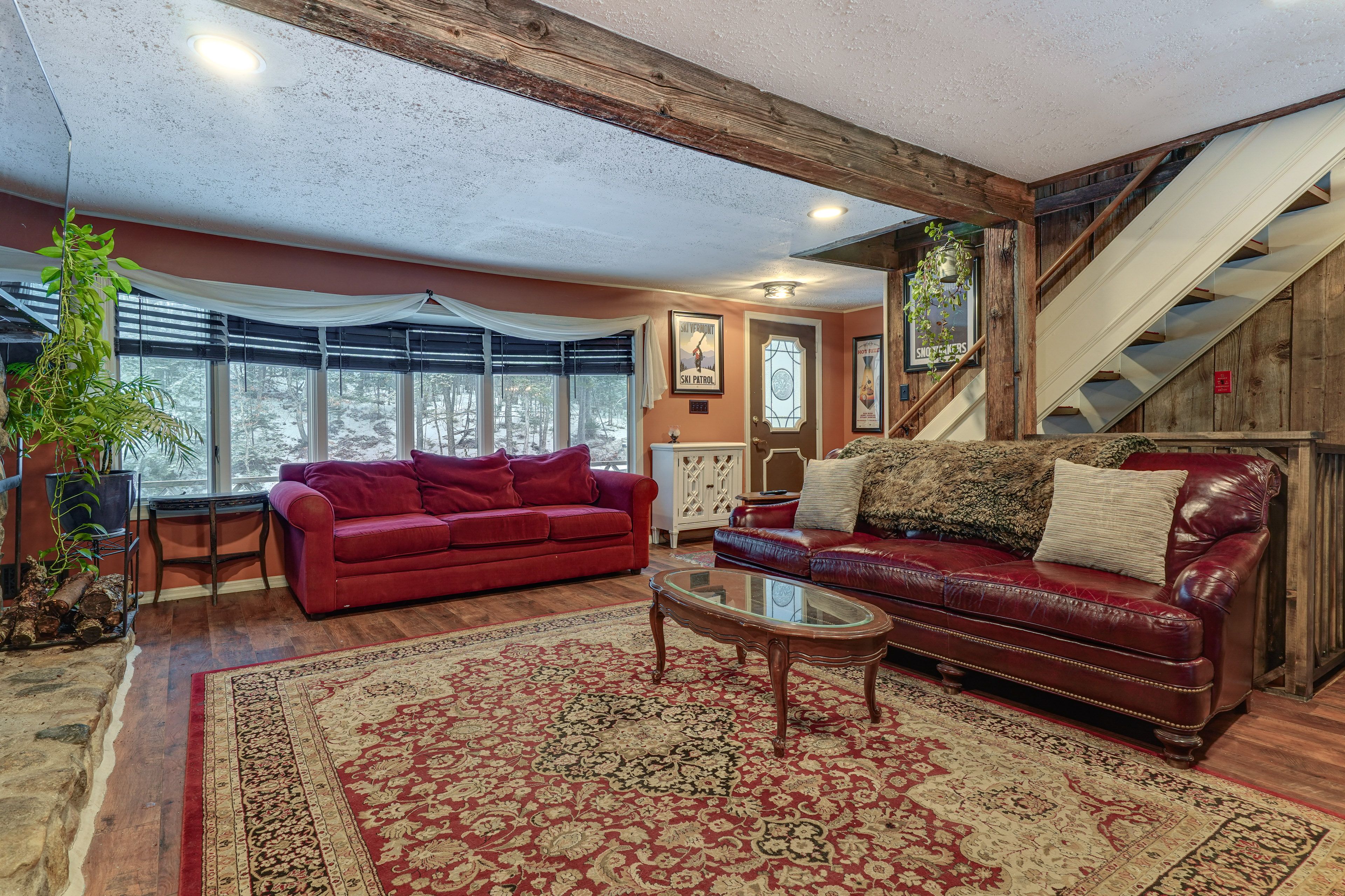 Living Room | 1st Floor | Free WiFi