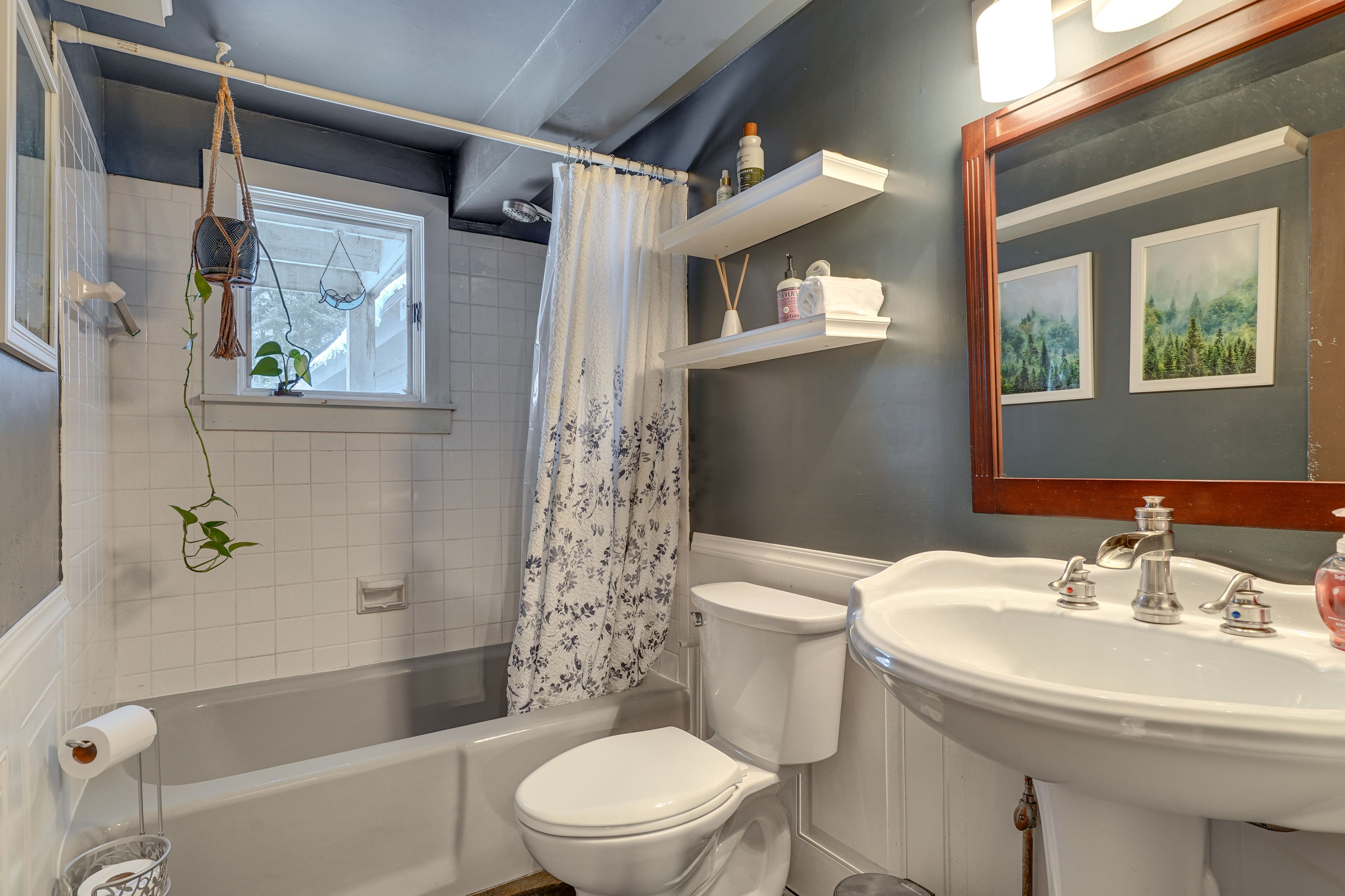 Full Bathroom | 1st Floor