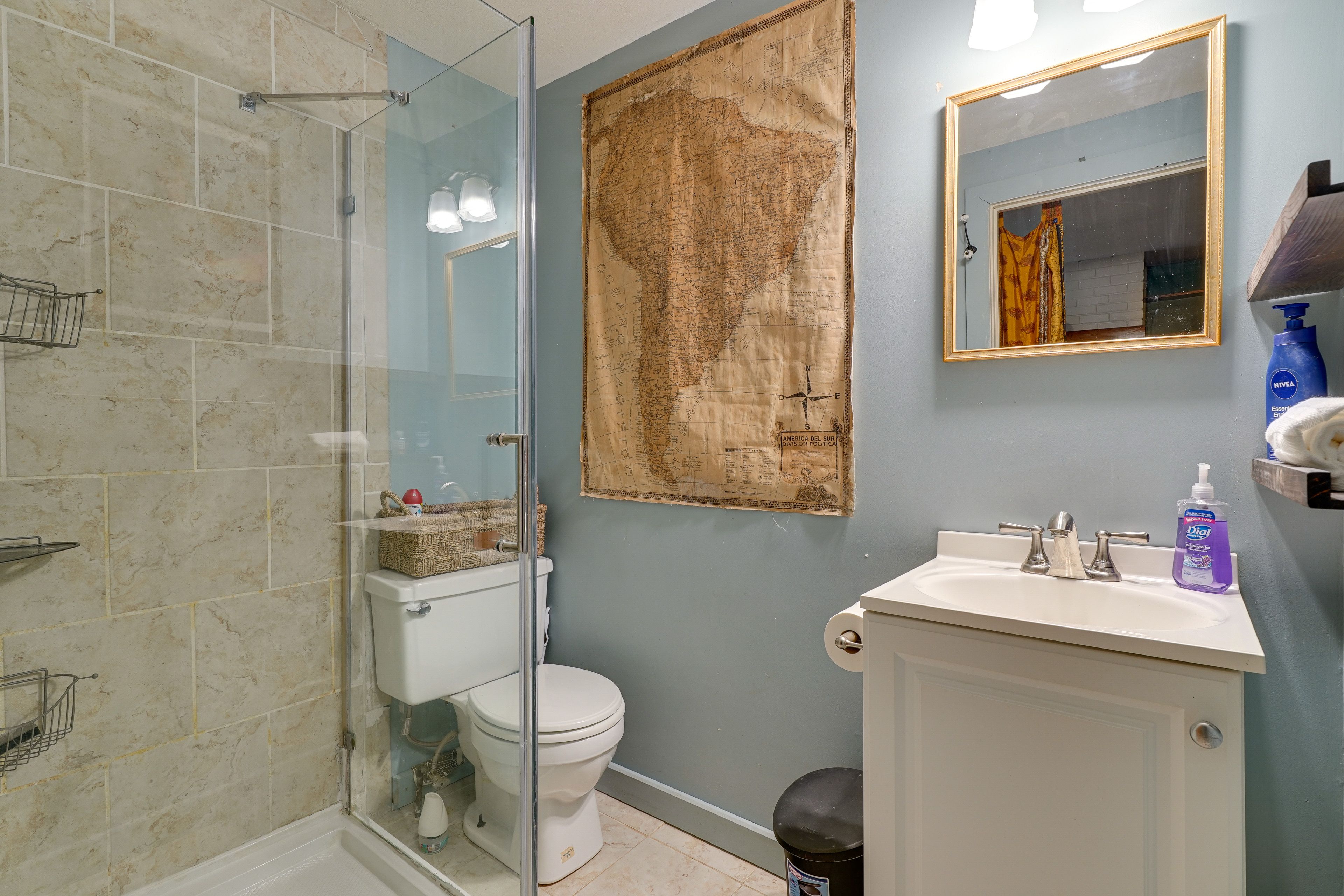 Full Bathroom | 2nd Floor