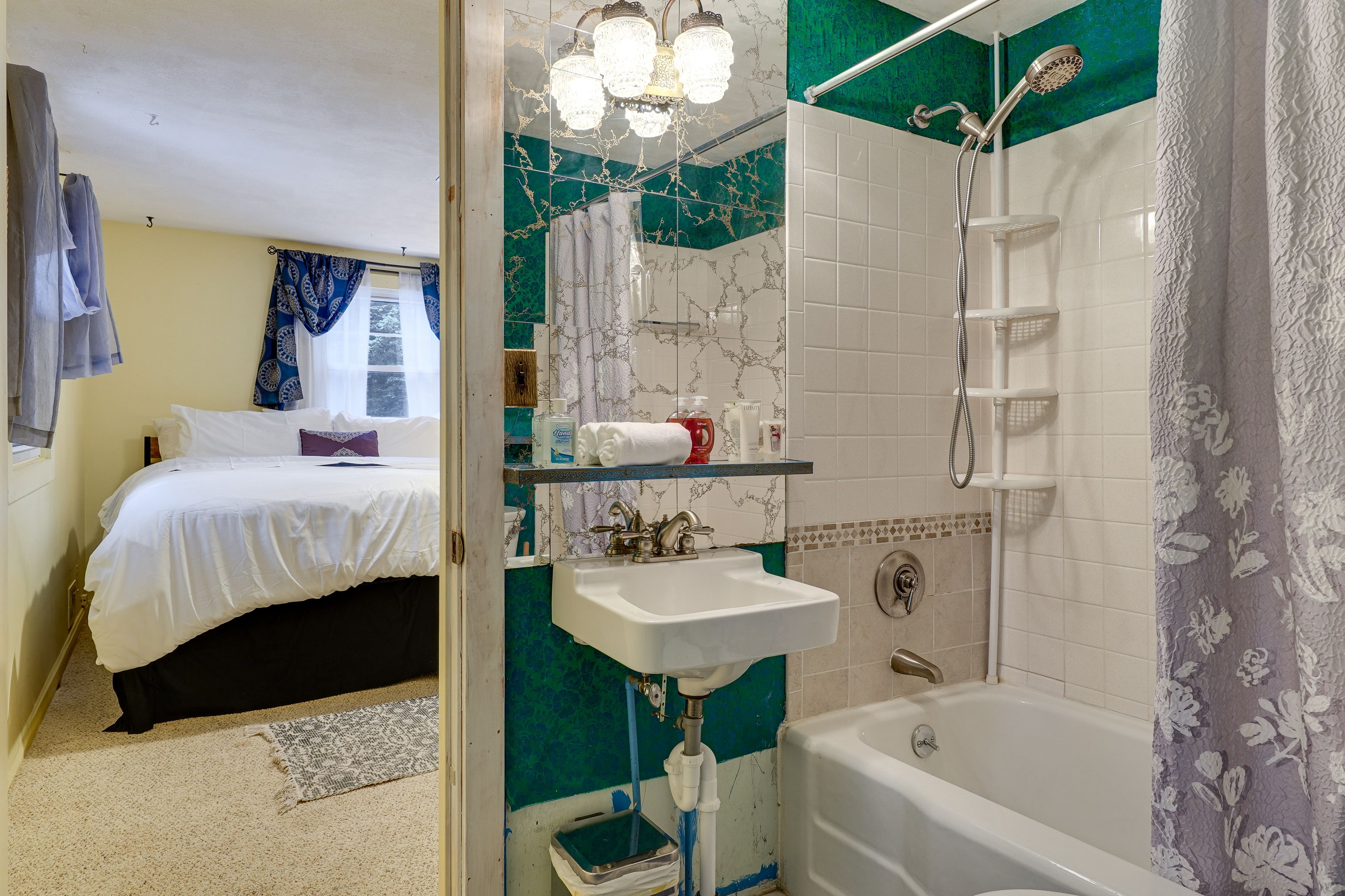 Full Bathroom | 2nd Floor