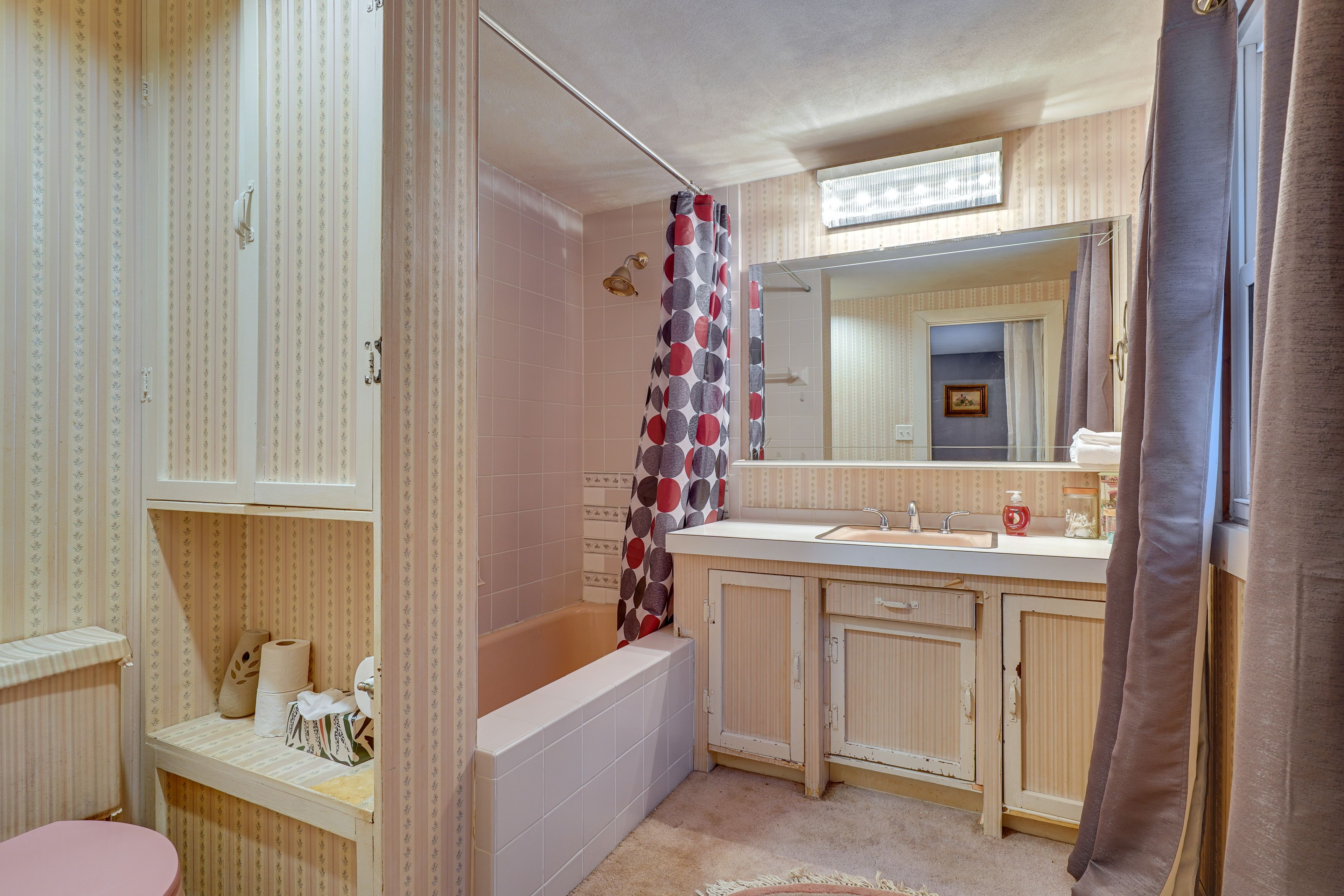 Full Bathroom | 1st Floor