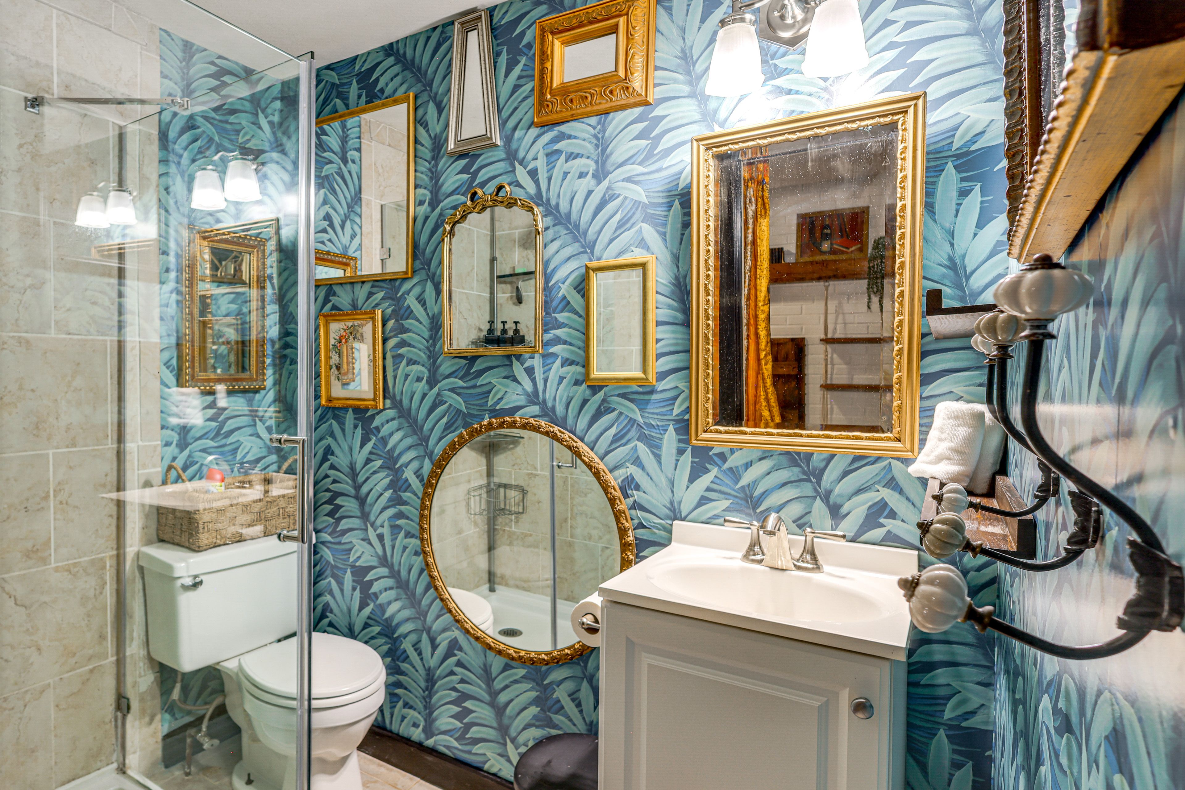 Full Bathroom | 2nd Floor