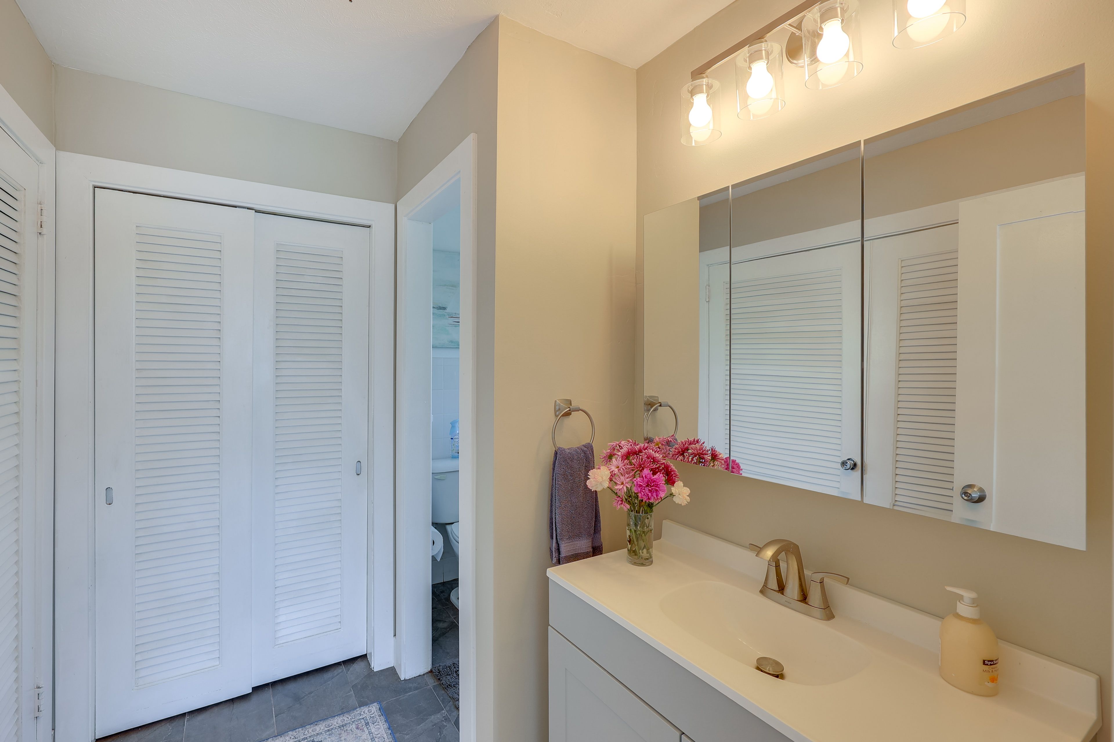 En-Suite Bathroom | Towels Provided