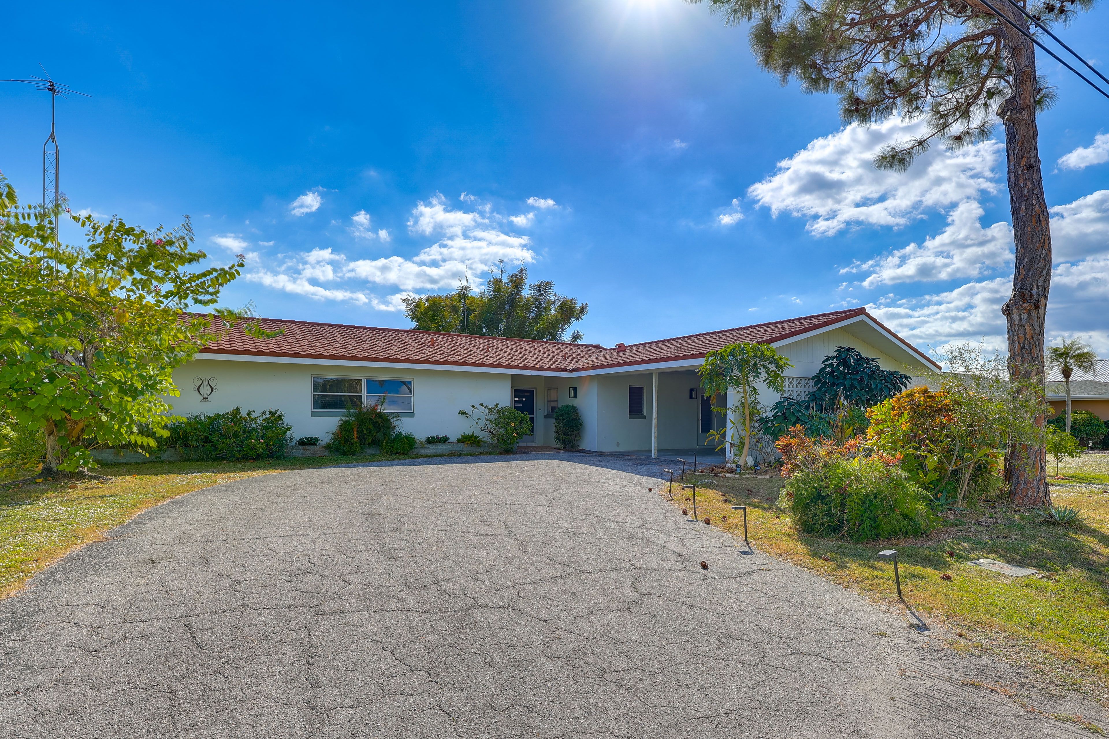 Parking | Carport (2 Vehicles) | Driveway (4 Vehicles)