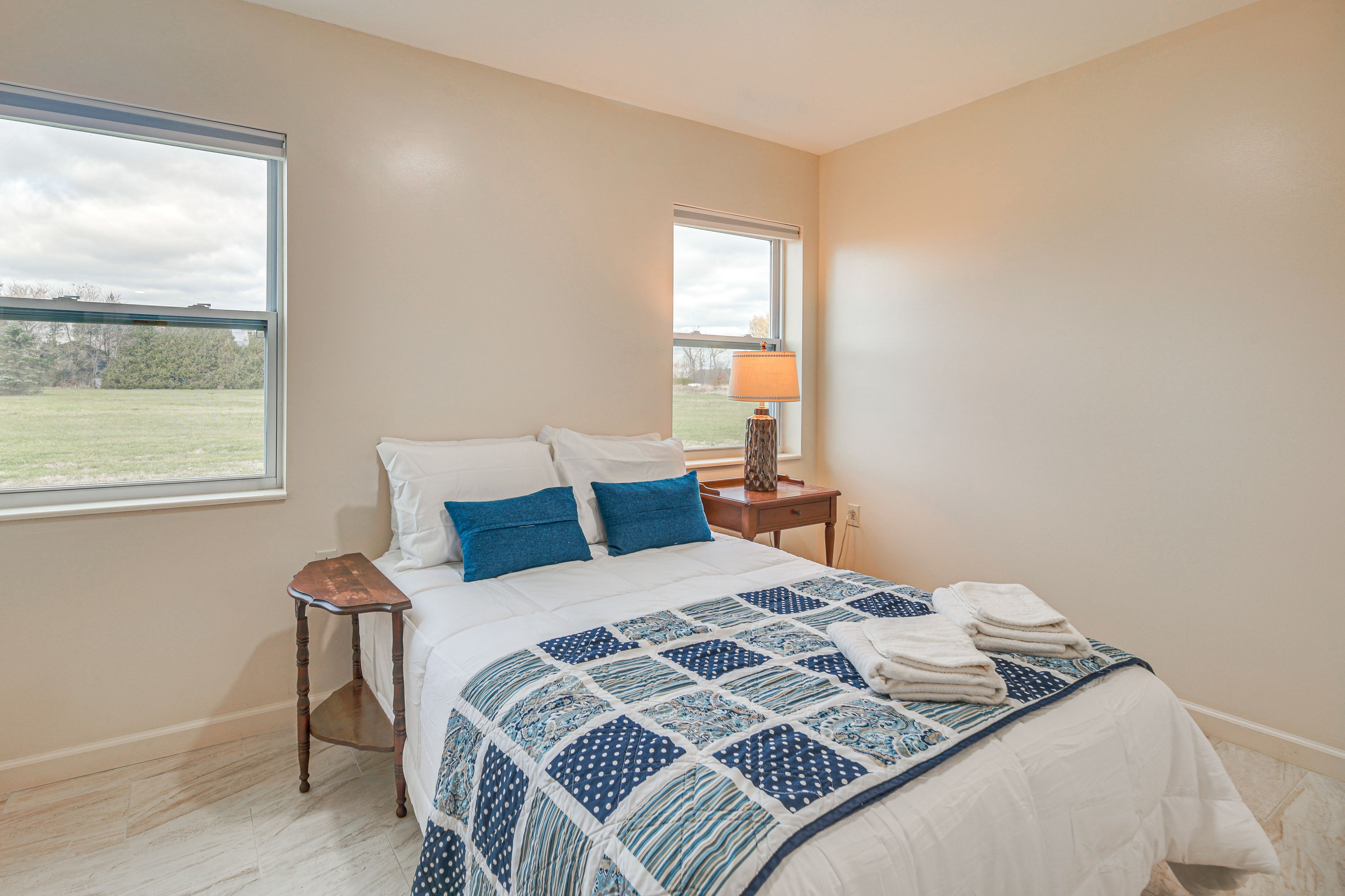 Bedroom 2 | Queen Bed