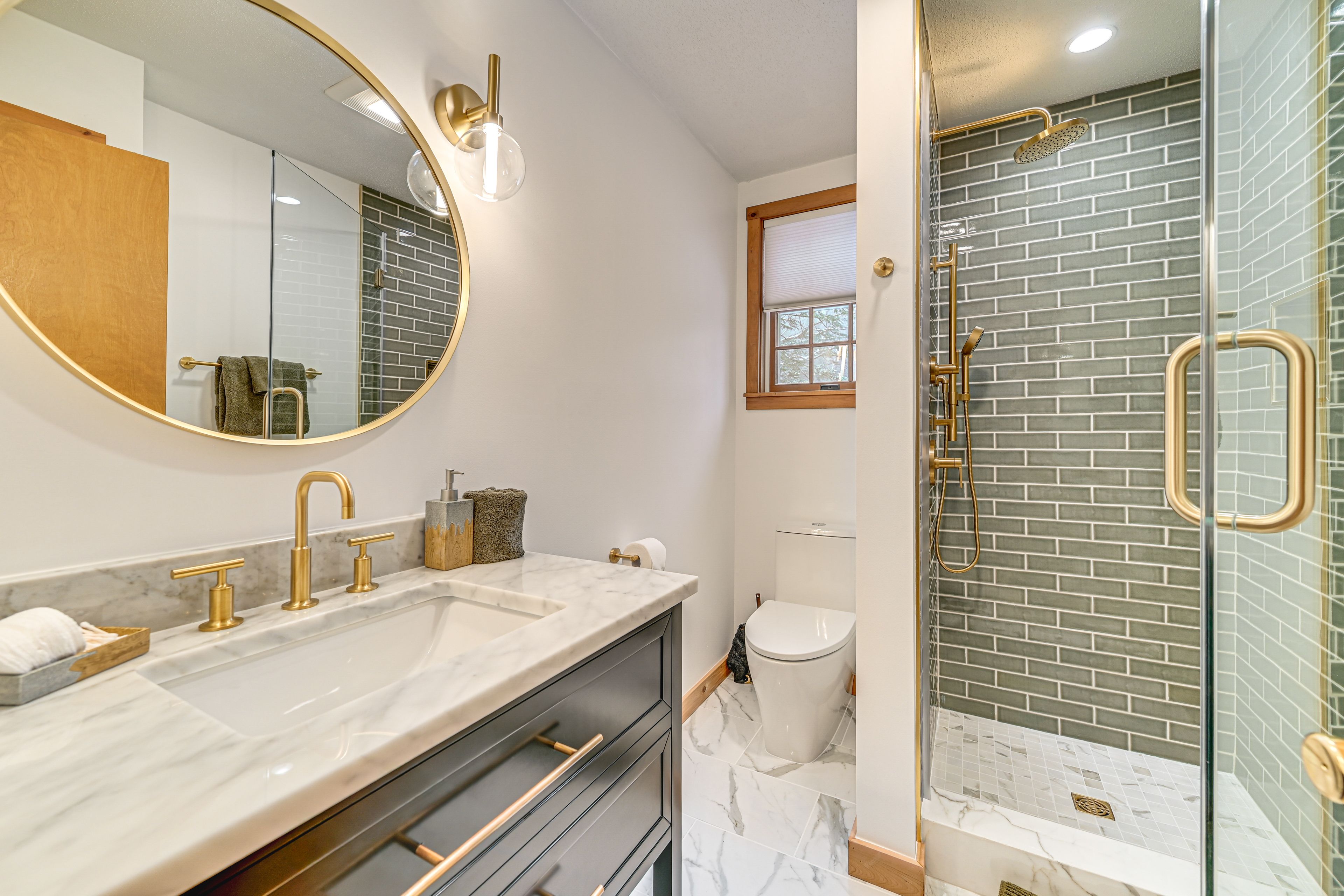 Bathroom | 2nd Floor