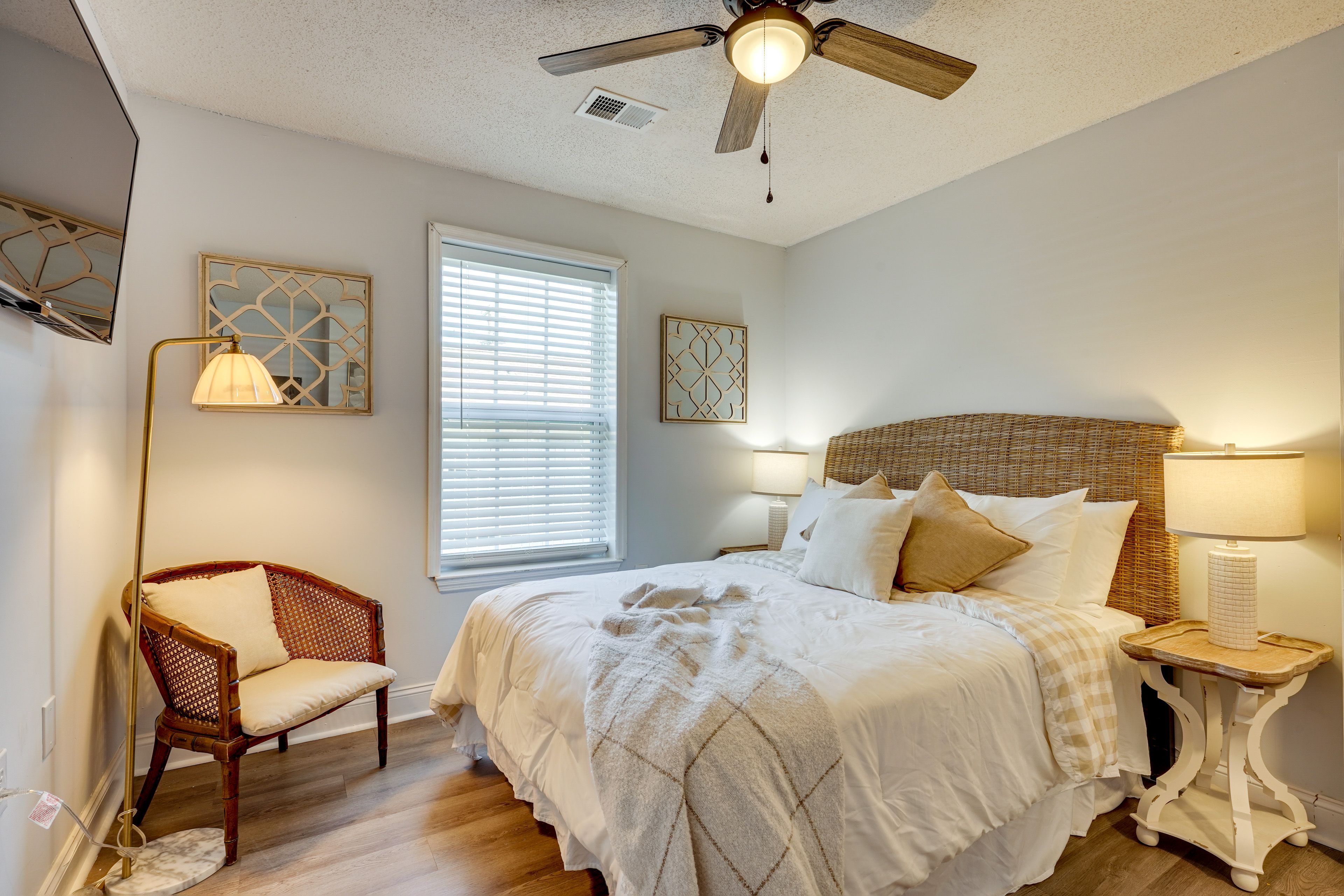 Bedroom 2 | Queen Bed | Smart TV