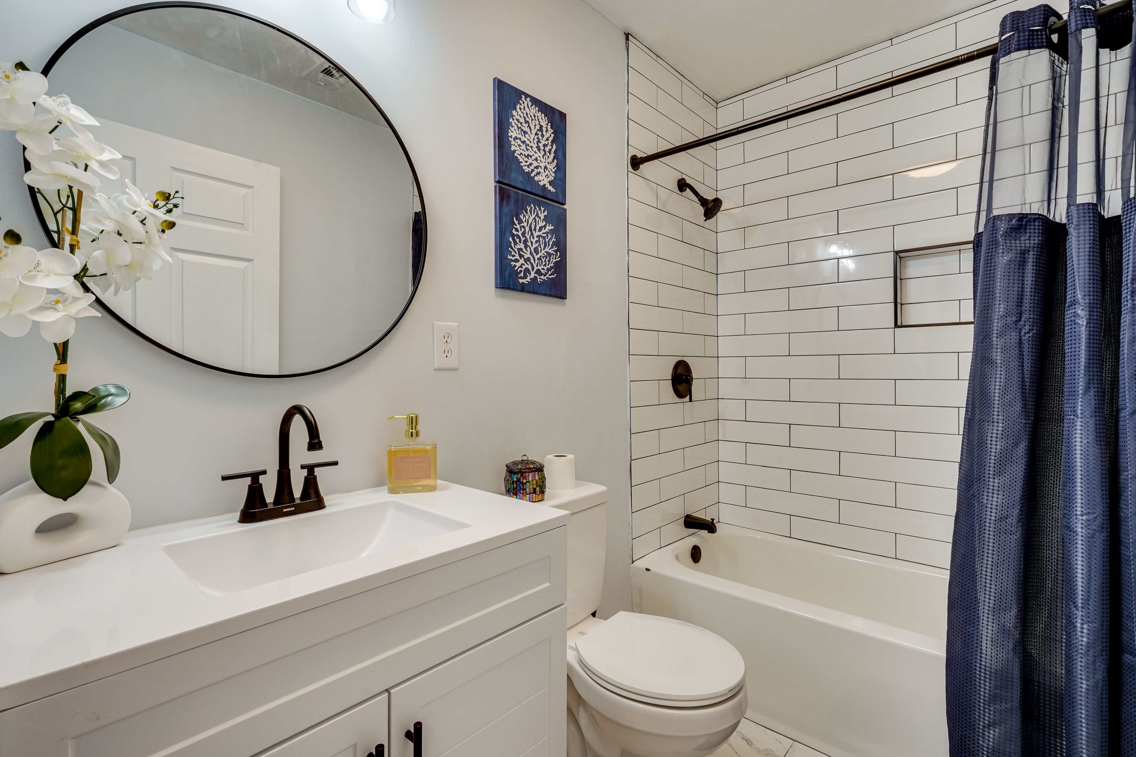 Full Bathroom | Complimentary Toiletries | Hair Dryer