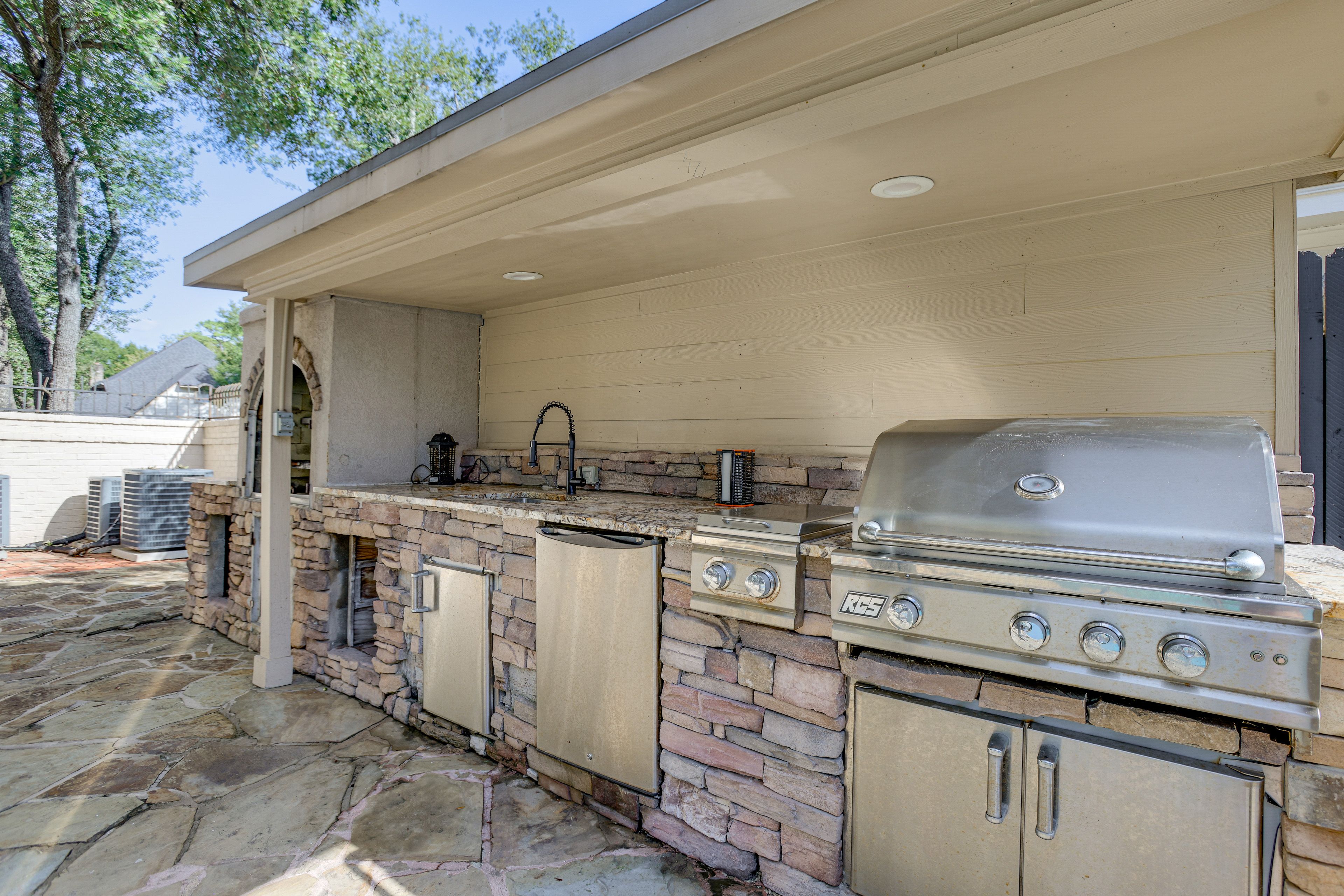 Outdoor Kitchen