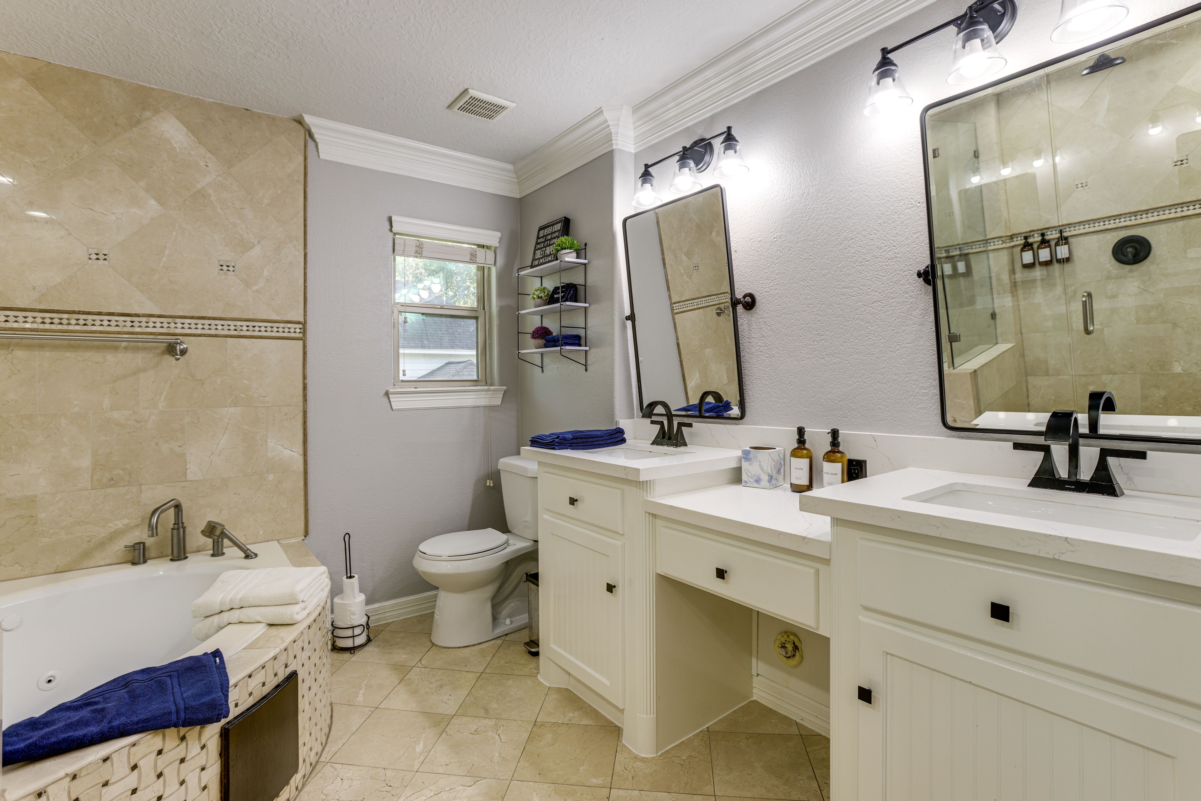 Full Bathroom | 2nd Floor