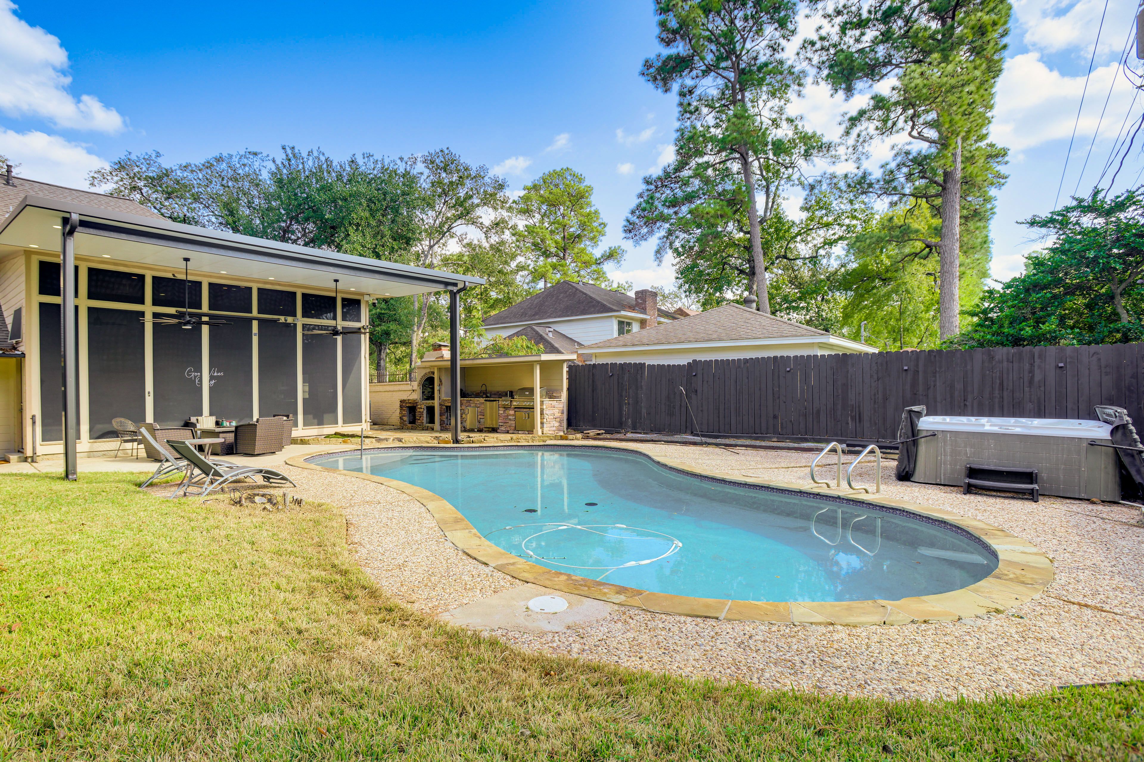 Fenced-In Yard | Outdoor Kitchen | Gas Grill & Fire Table | Private Hot Tub