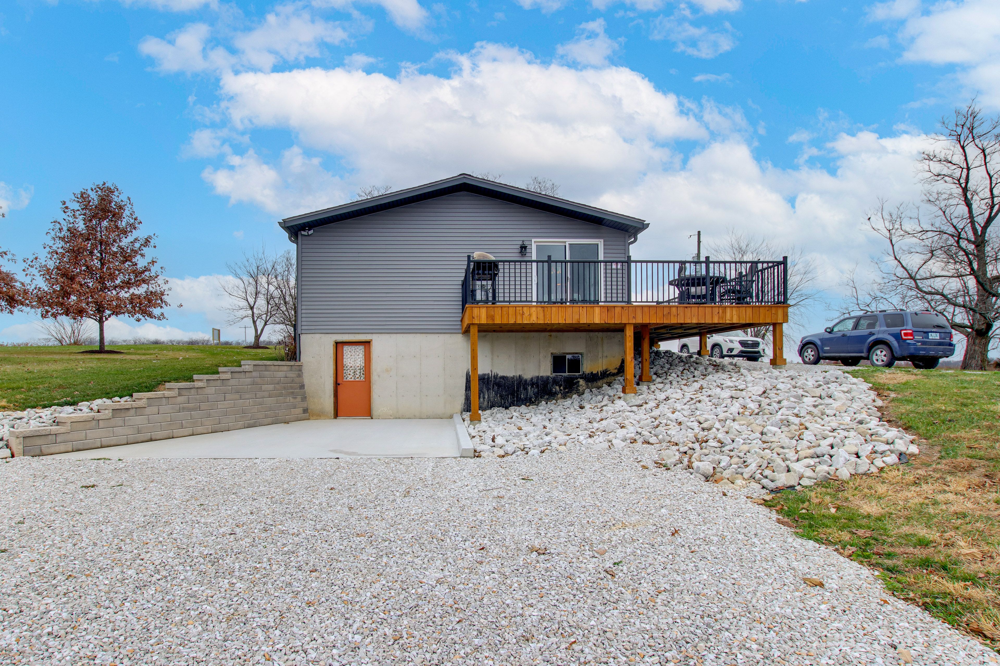 Circular Driveway & Parking Pad (6 Vehicles) | RV/Trailer Parking Allowed