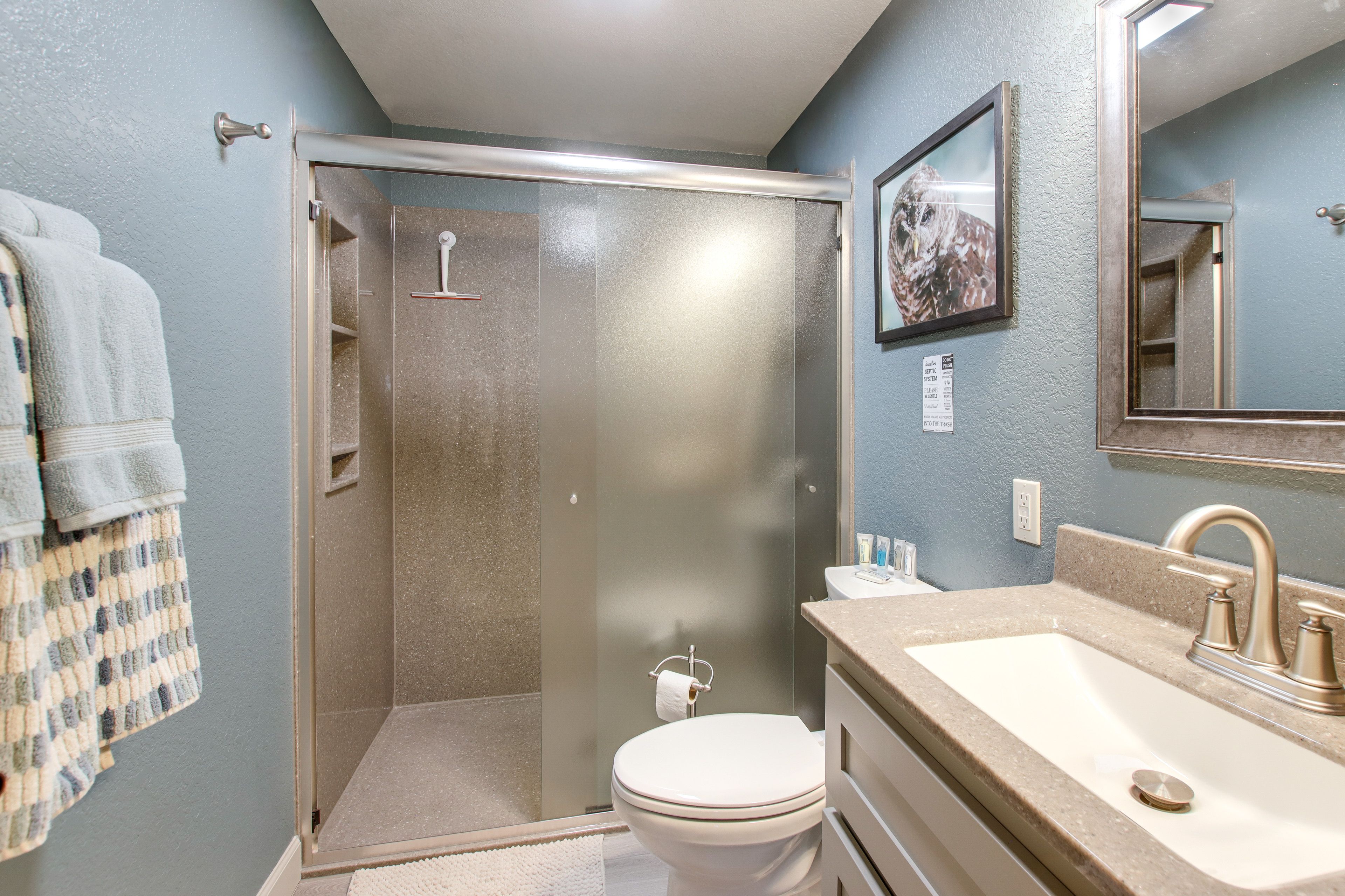 Full Bathroom | Complimentary Toiletries