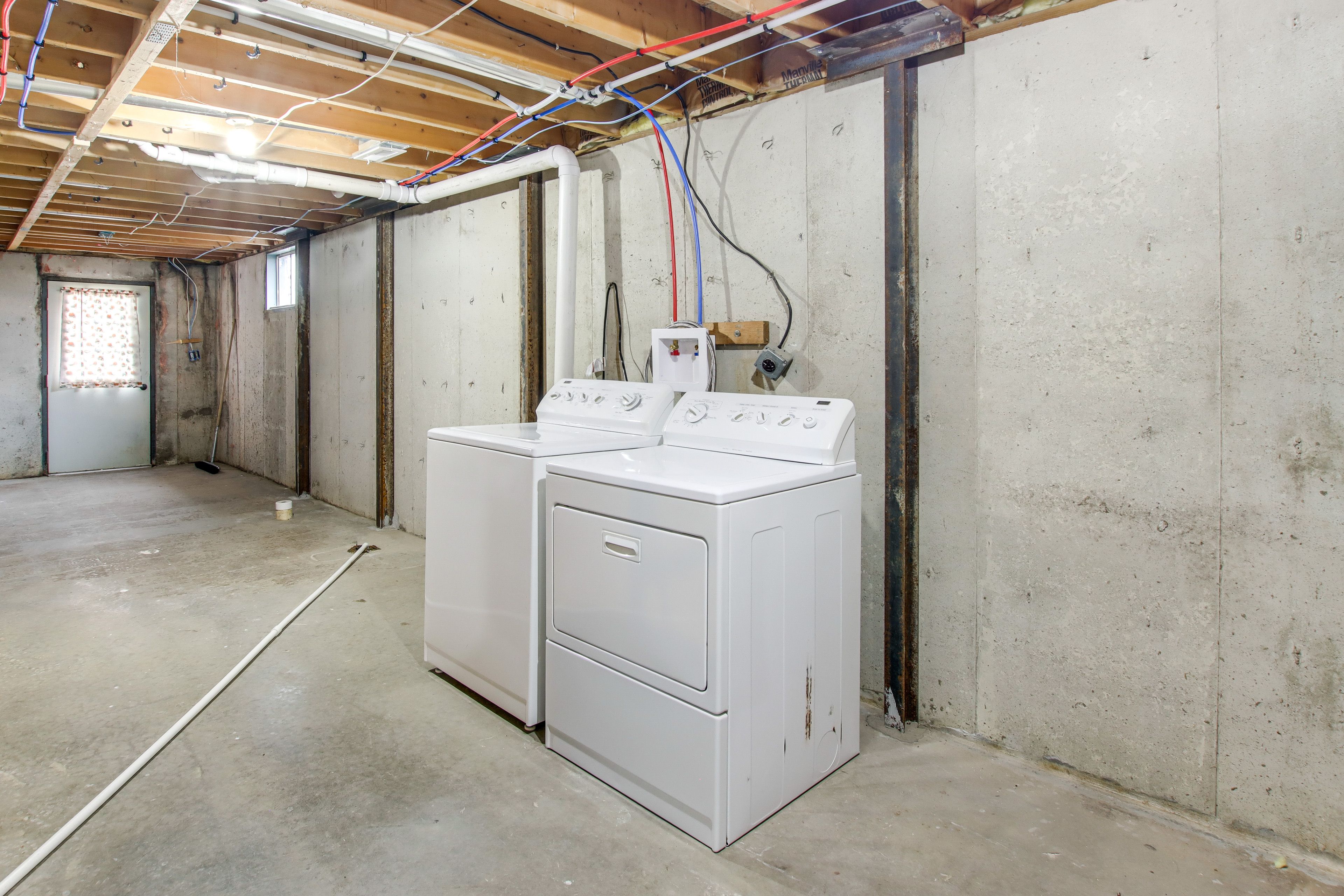 Walk-Out Basement | Washer & Dryer