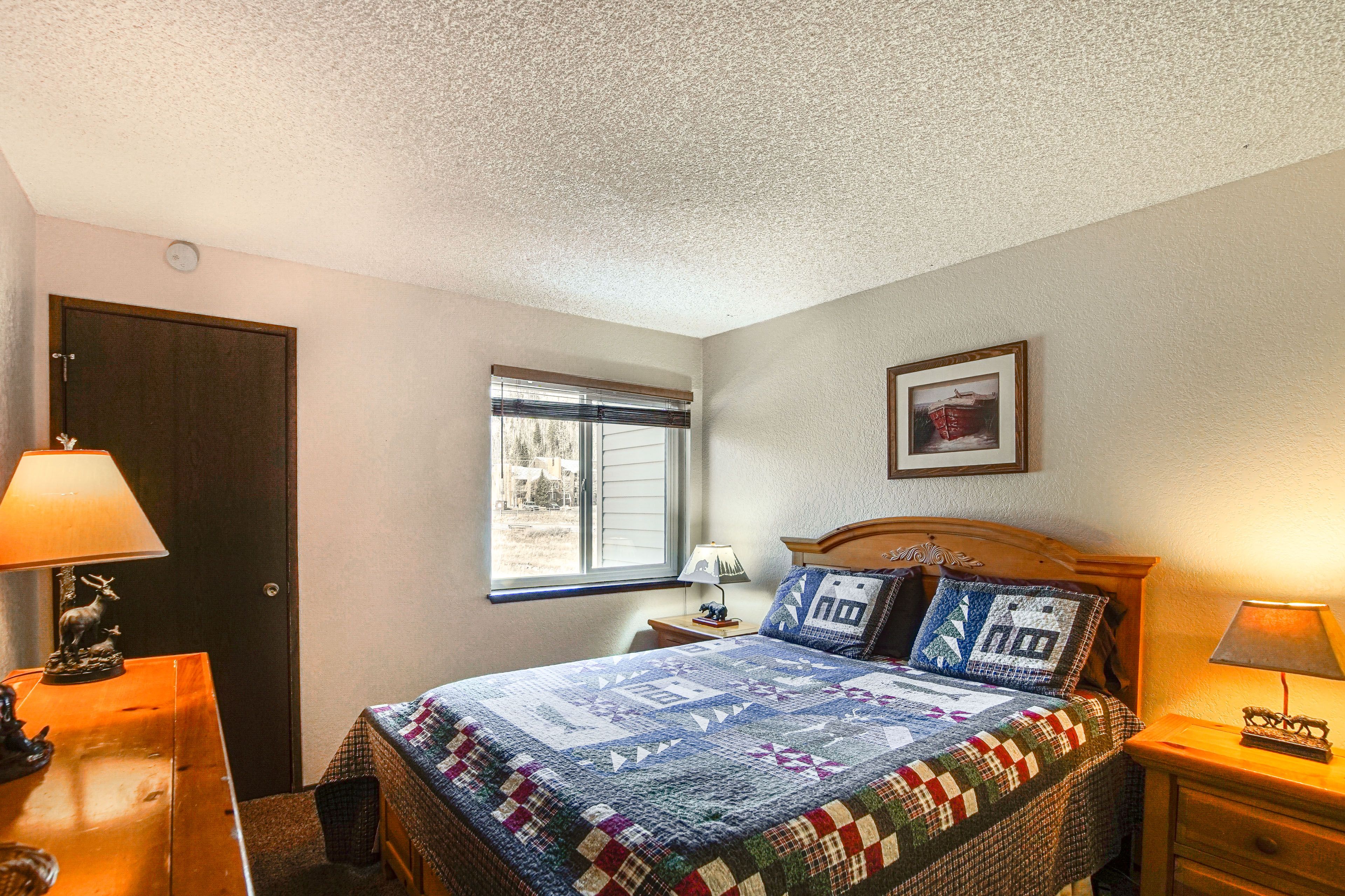 Bedroom 1 | Queen Bed | Linens Provided