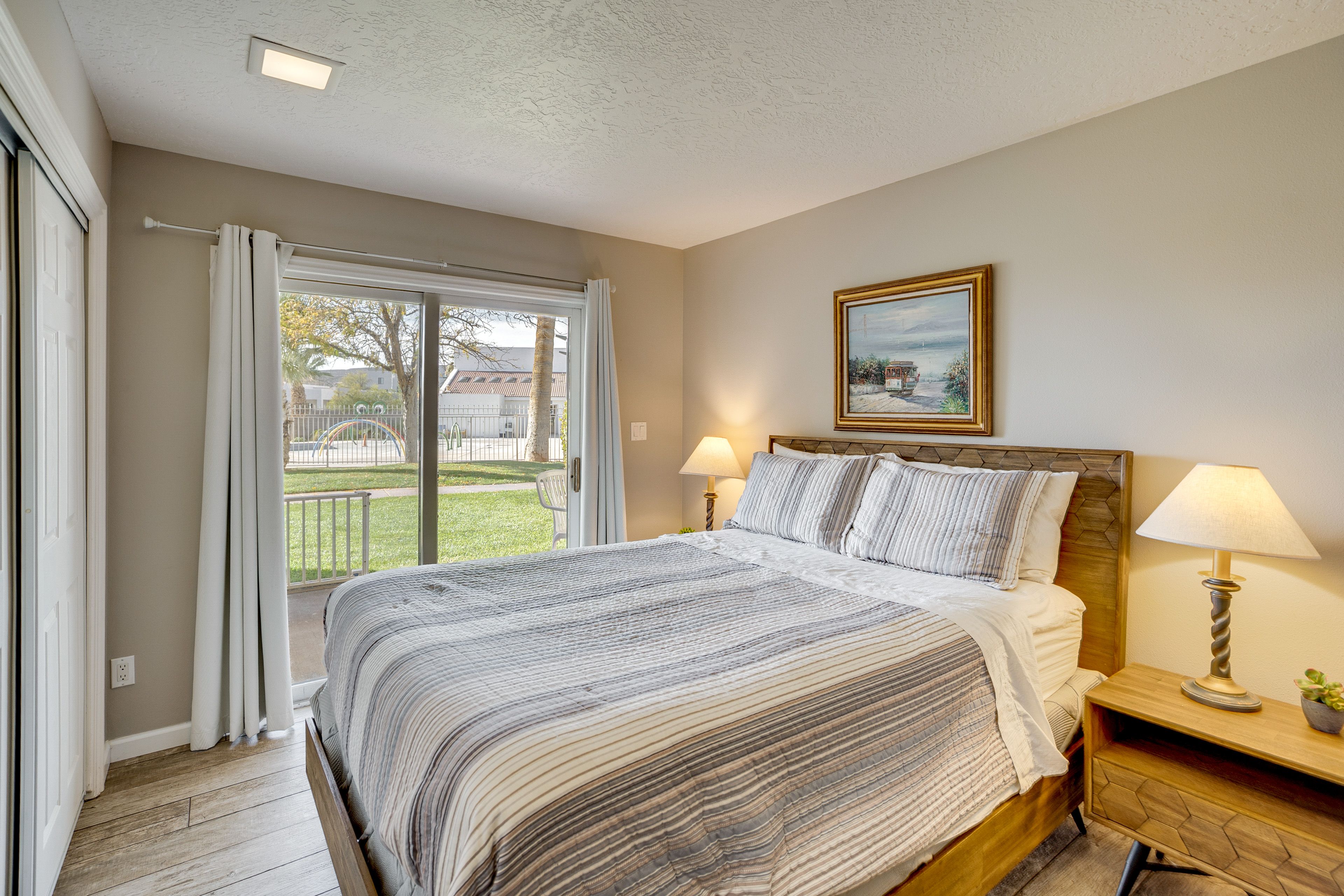 Bedroom 2 | Queen Bed