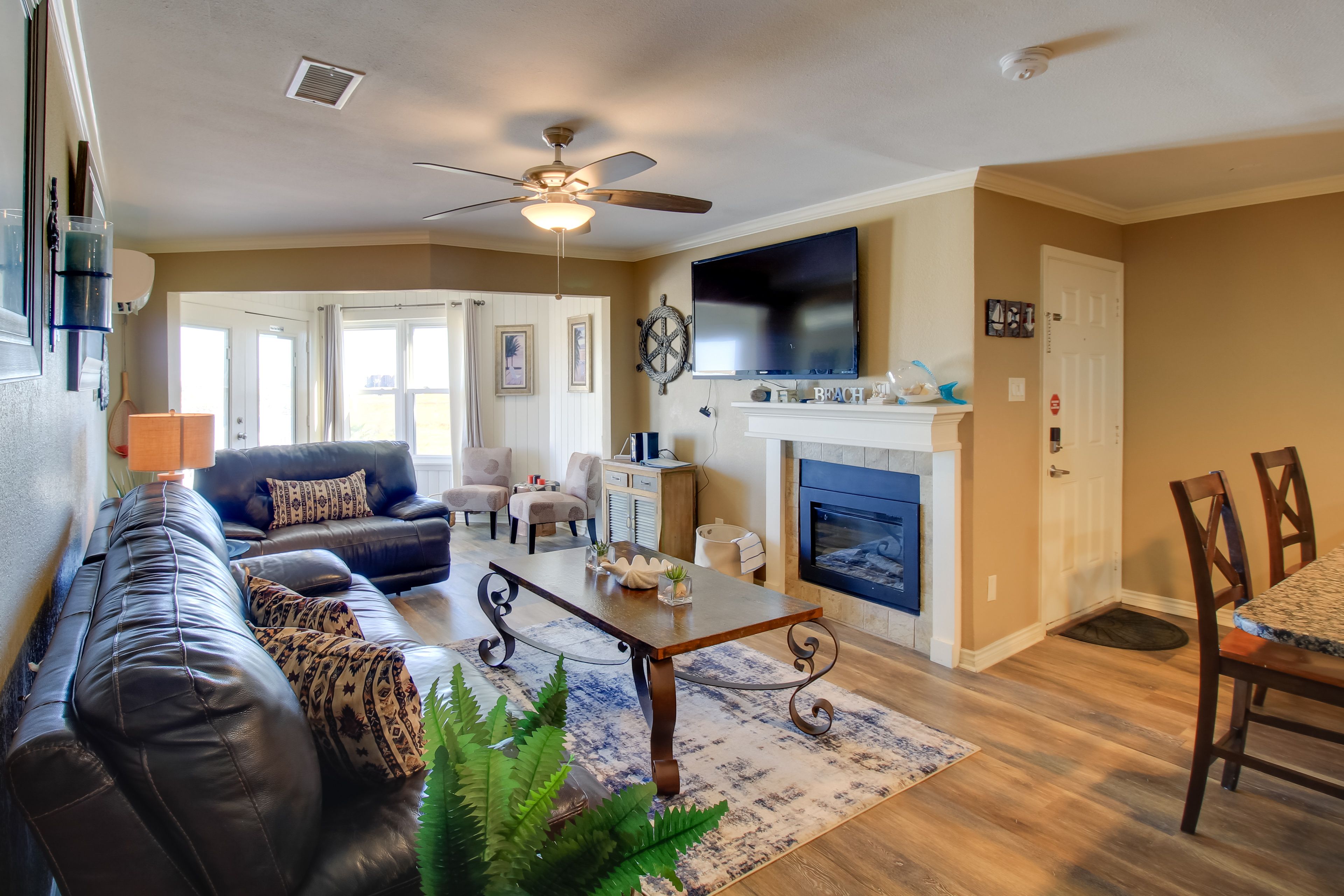 Living Room | TV | Free WiFi | Central A/C