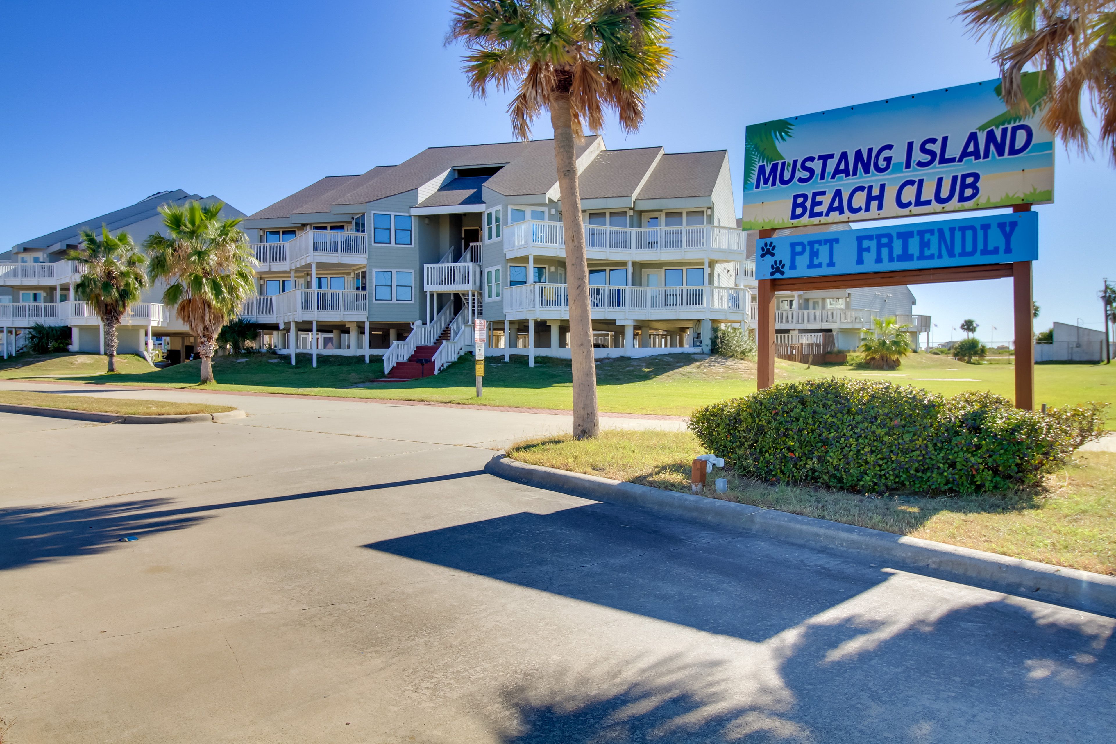 Parking | Community Garage (1 Vehicle) | Overflow Parking (1 Vehicle)